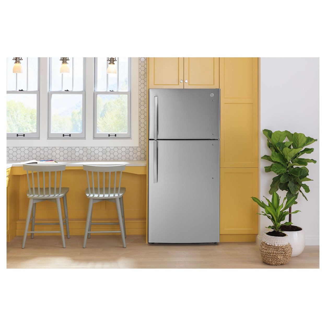 GE Appliances Refrigerators Top Freezer Freestanding Refrigerator