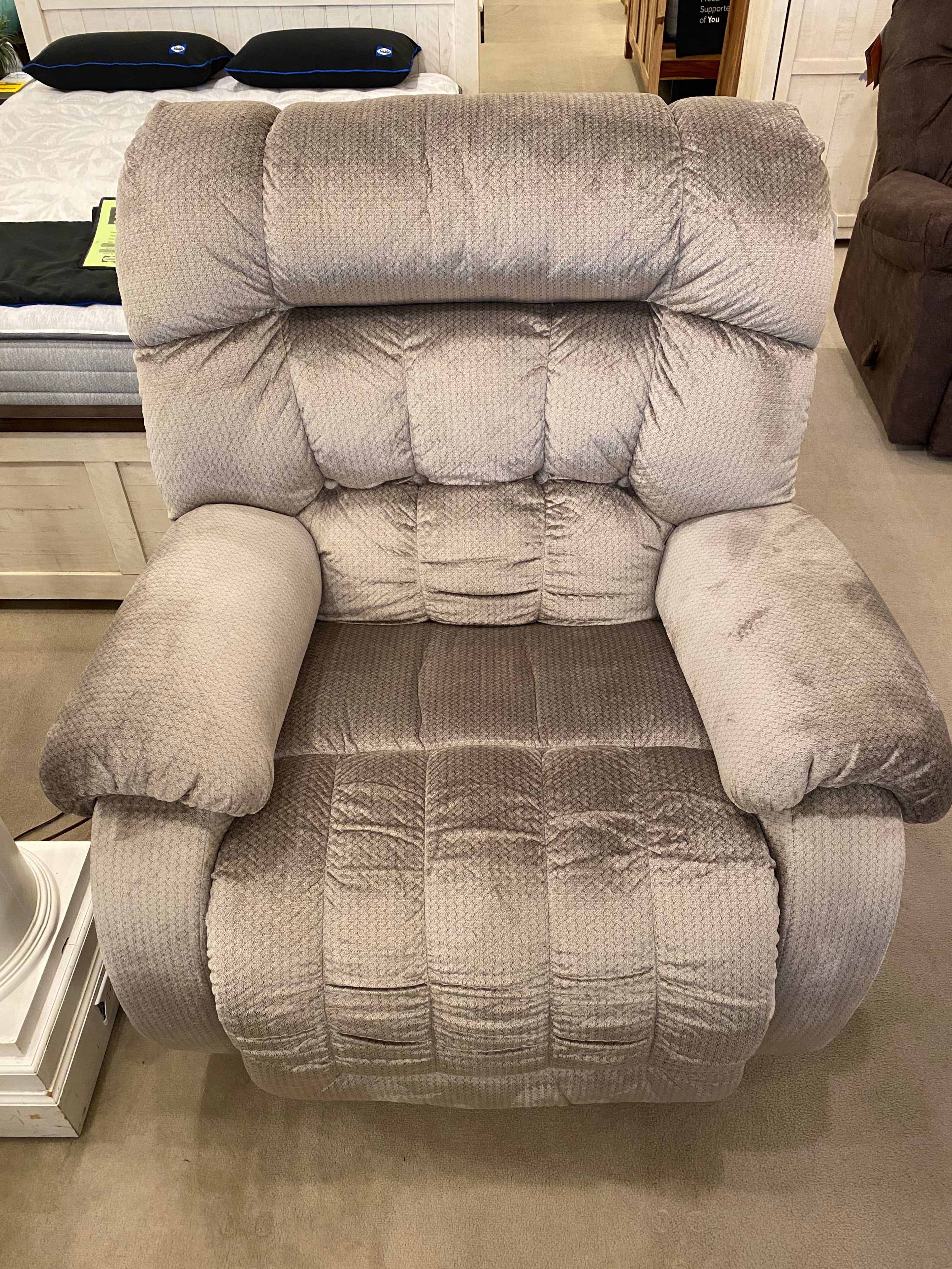 Best Home Furnishings Rake 9B1421819 Oversized Beast Recliner Rife's