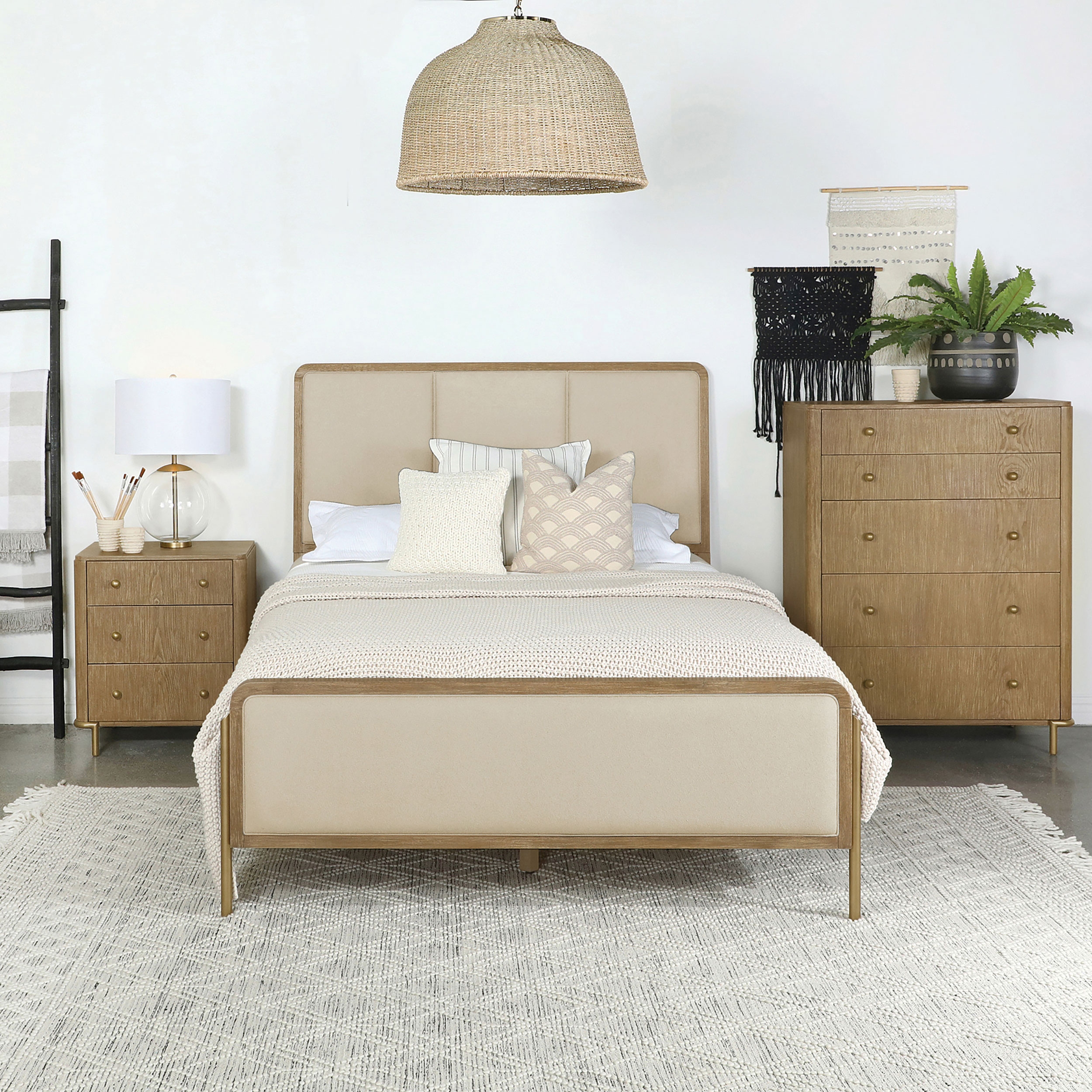 Coaster Arini 56-inch Queen Panel Bed and