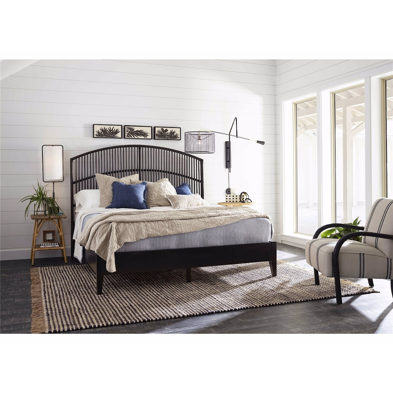Universal Getaway Coastal Living Home Queen Bed
