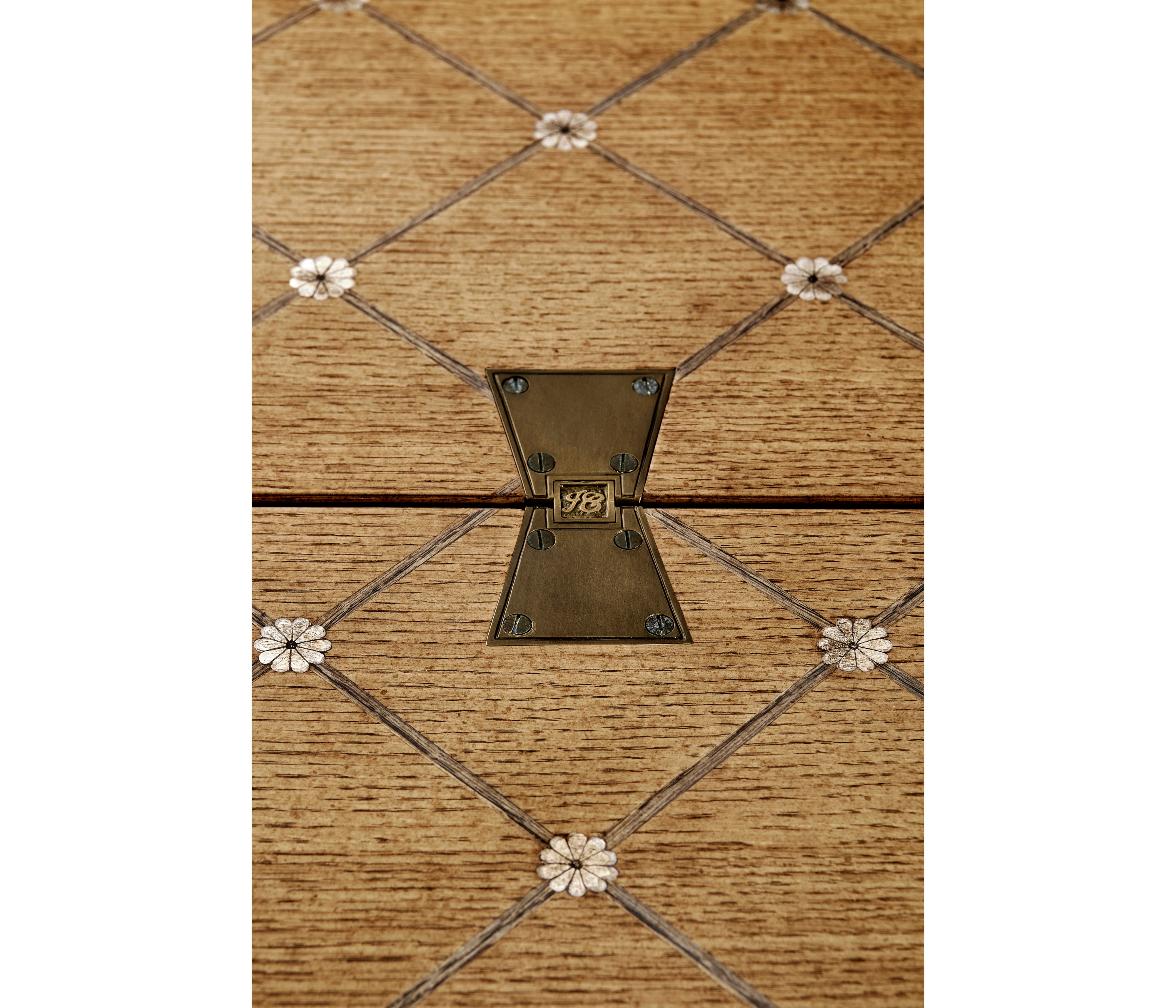 Jonathan Charles Reimagined Dielectric Hunt Table