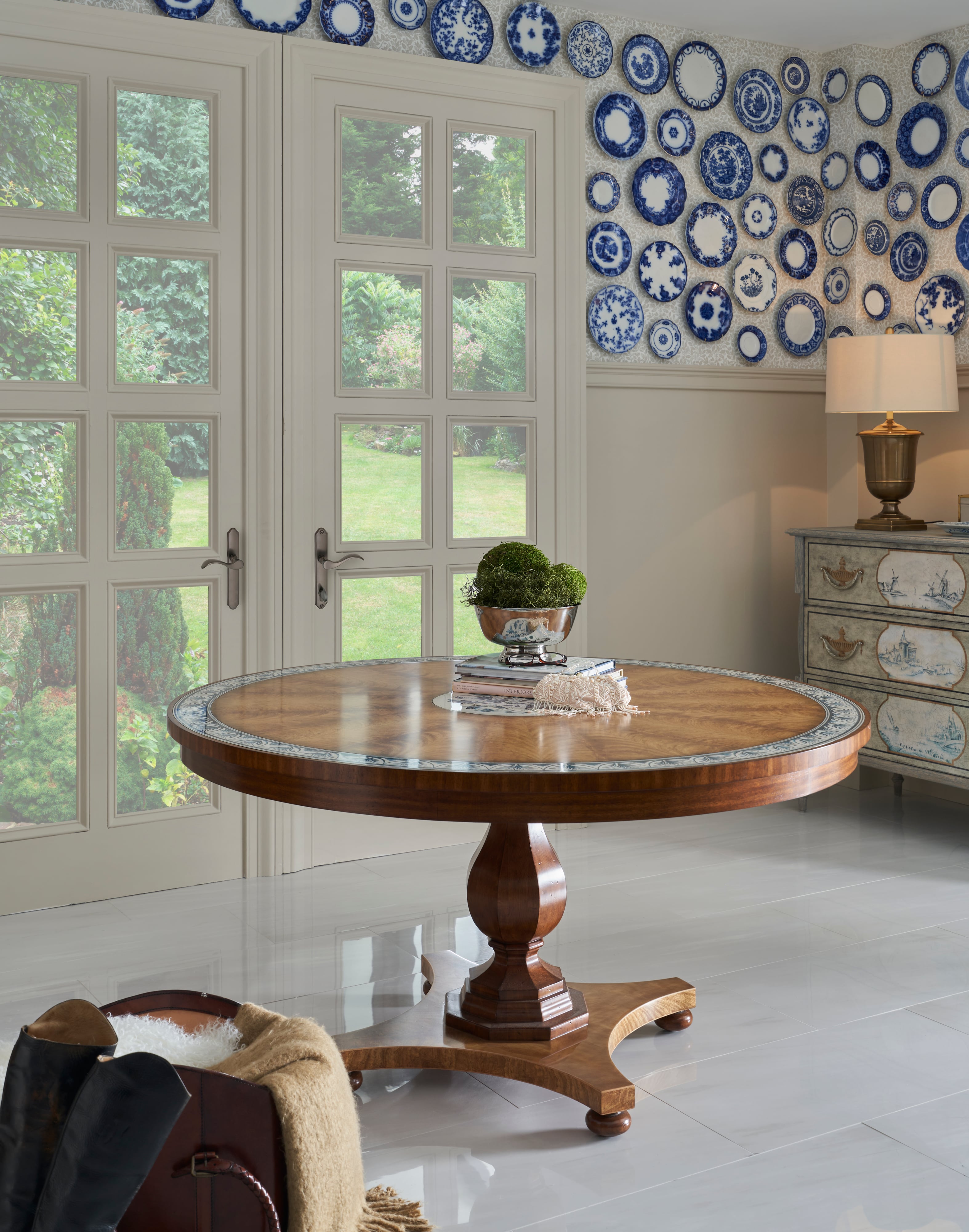 Vermeer Round Pedestal Dining Table