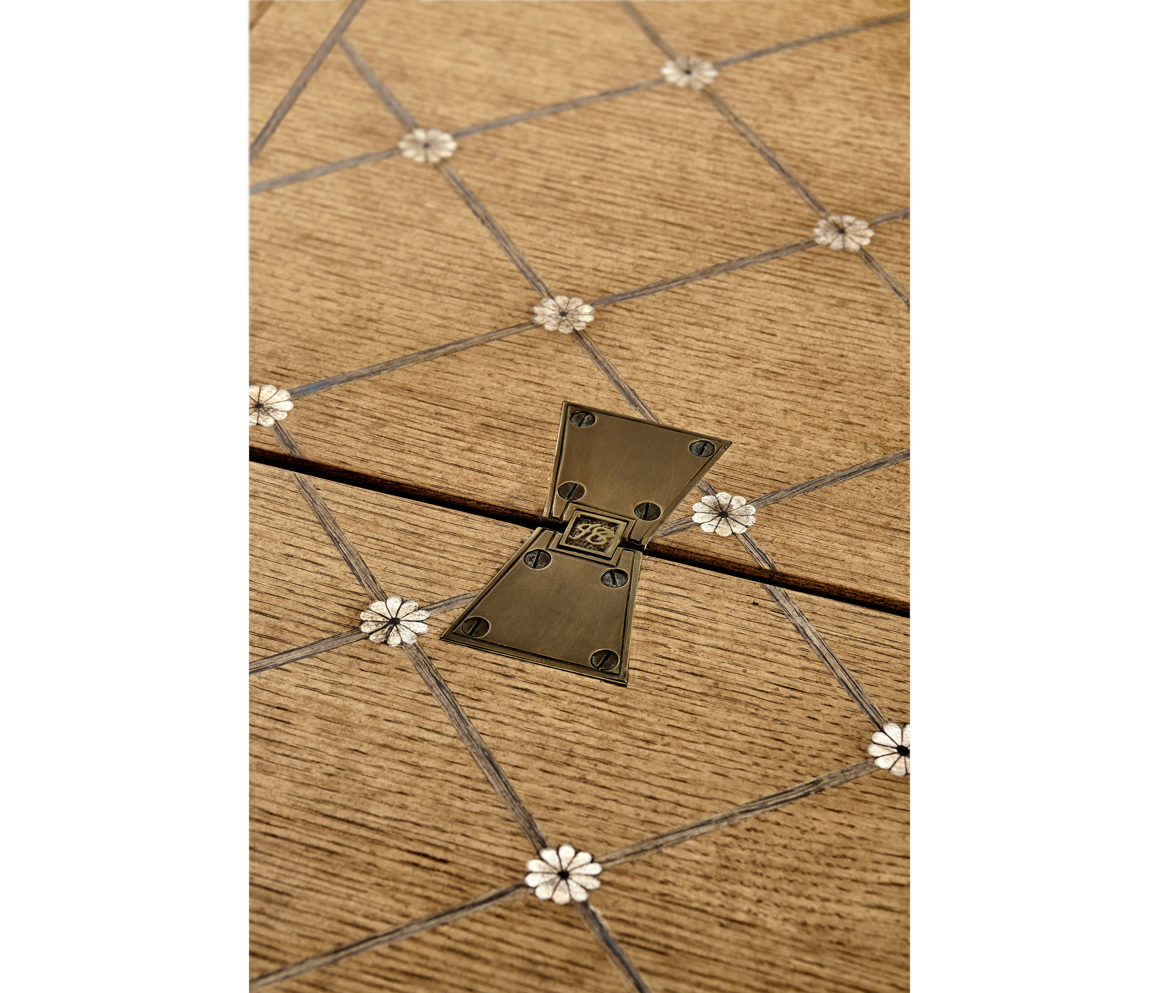 Jonathan Charles Reimagined Dielectric Hunt Table