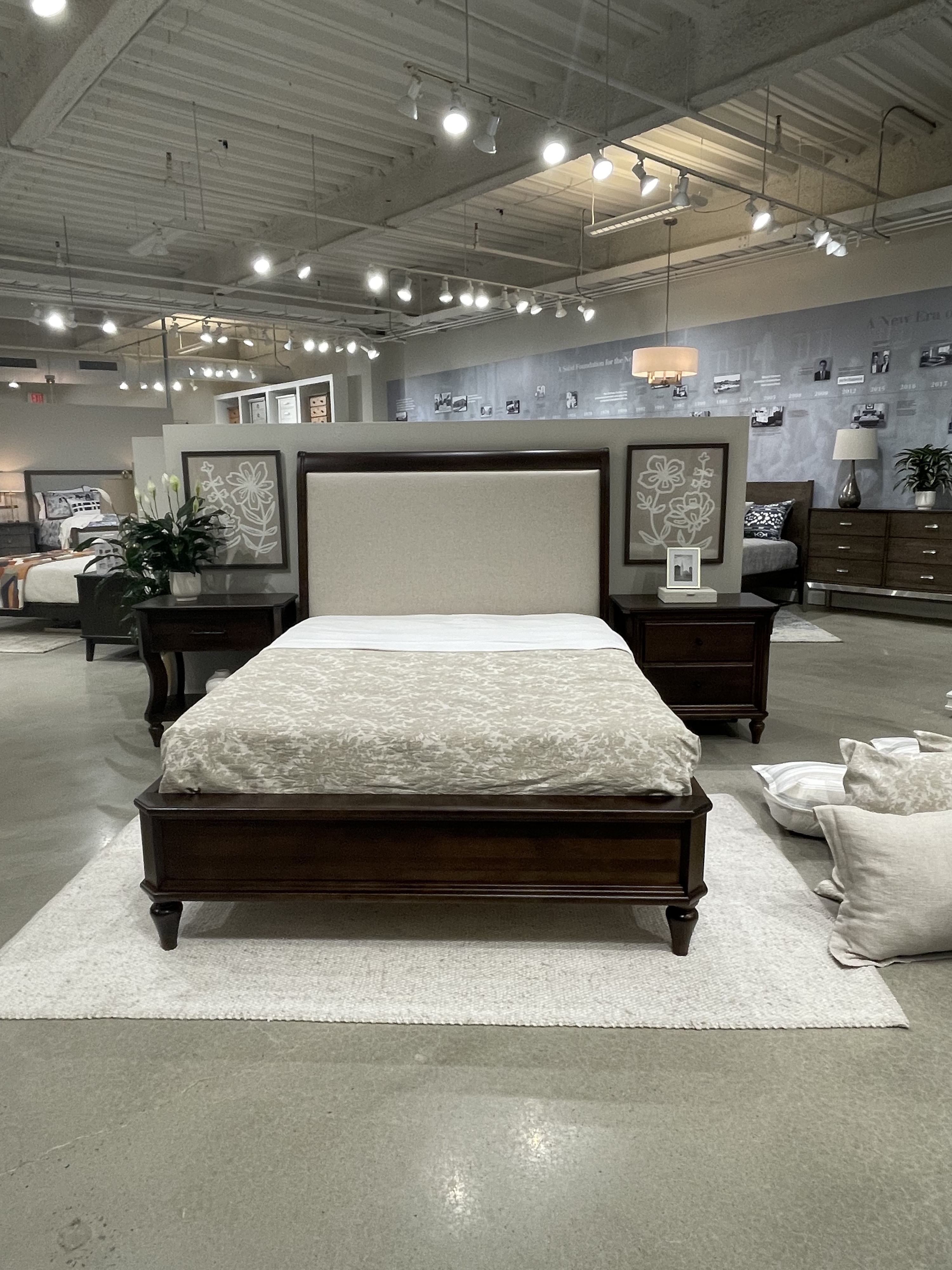 Legacy Queen Upholstered Sleigh Bed