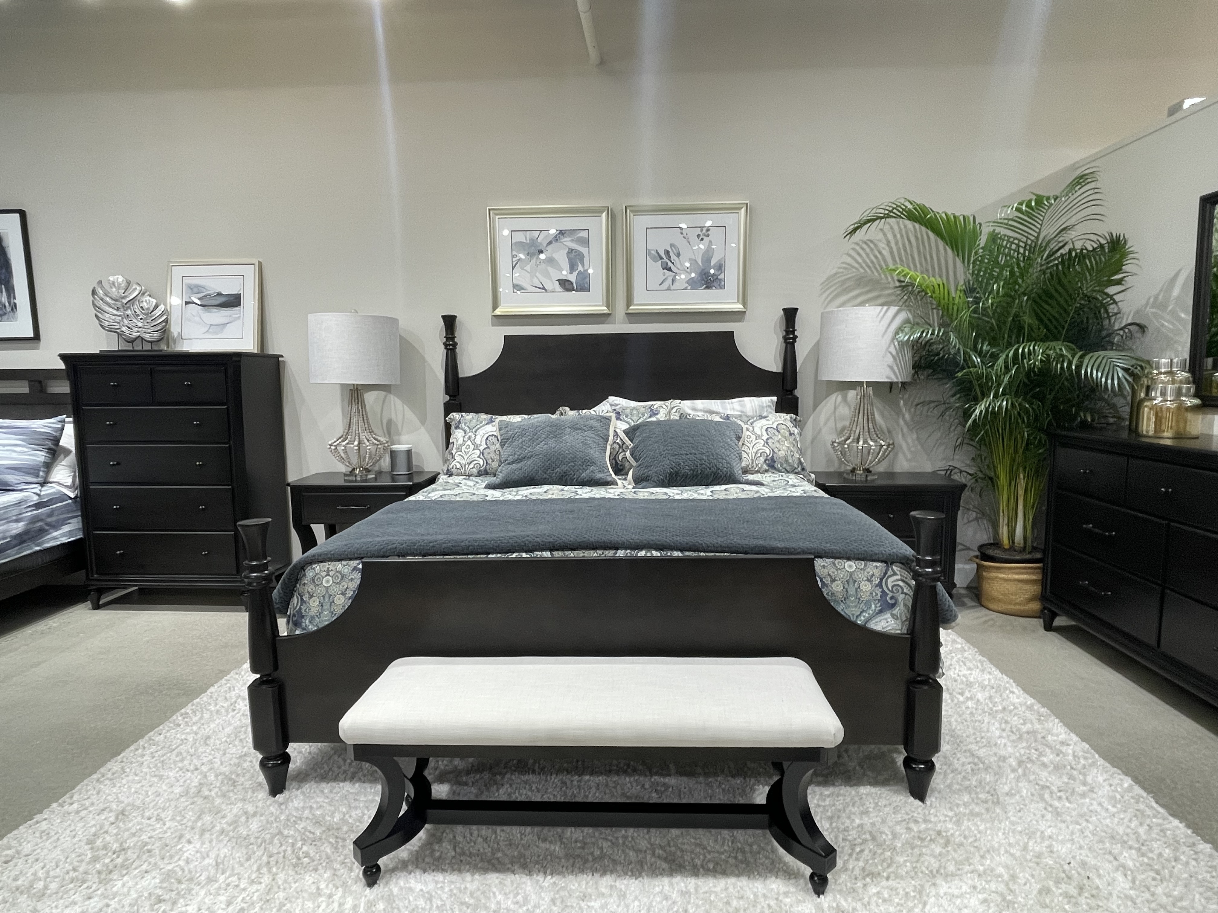 Legacy Queen Poster Bed