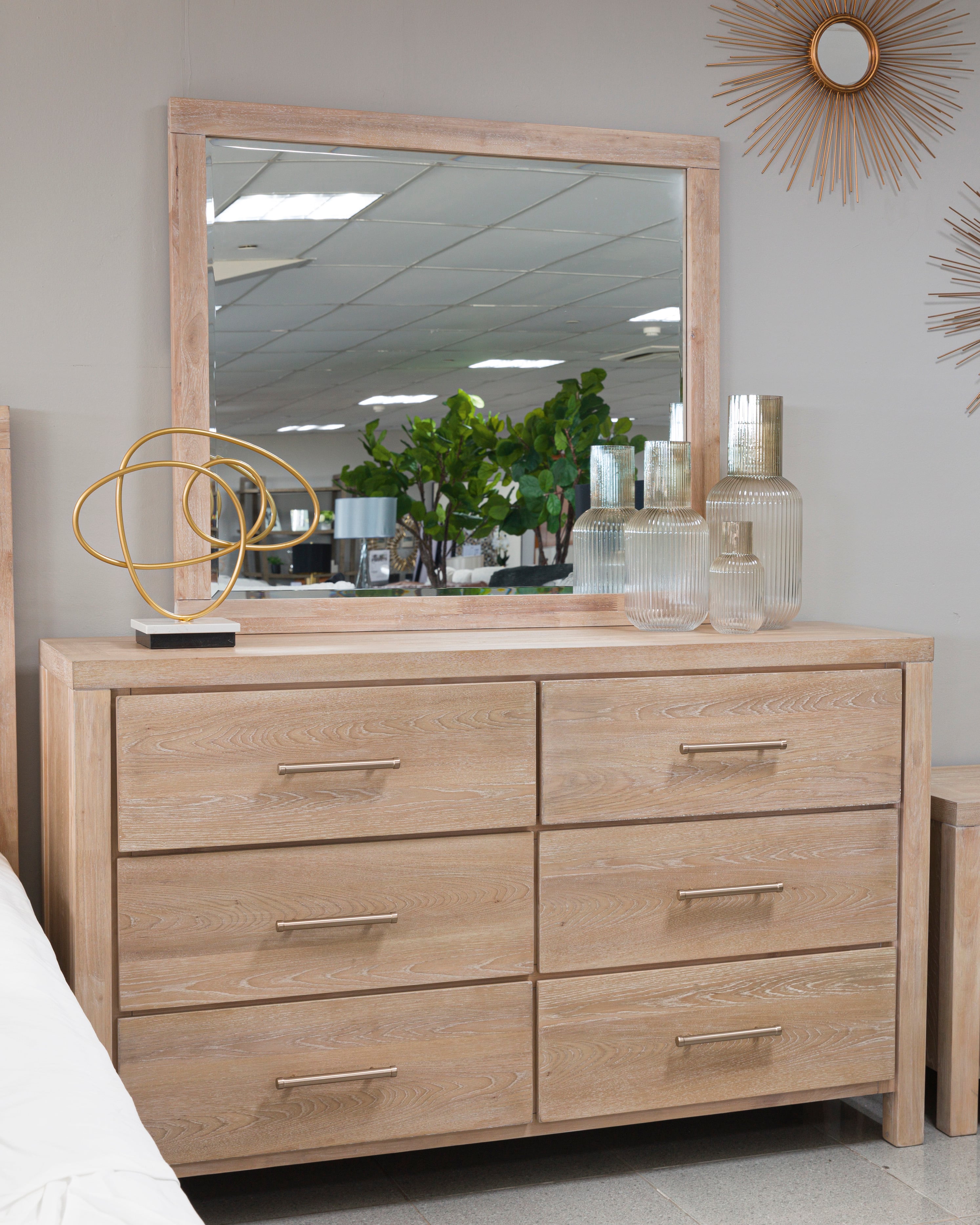 Ashley Furniture Yalinton B5822-36 Mirror | HomeWorld