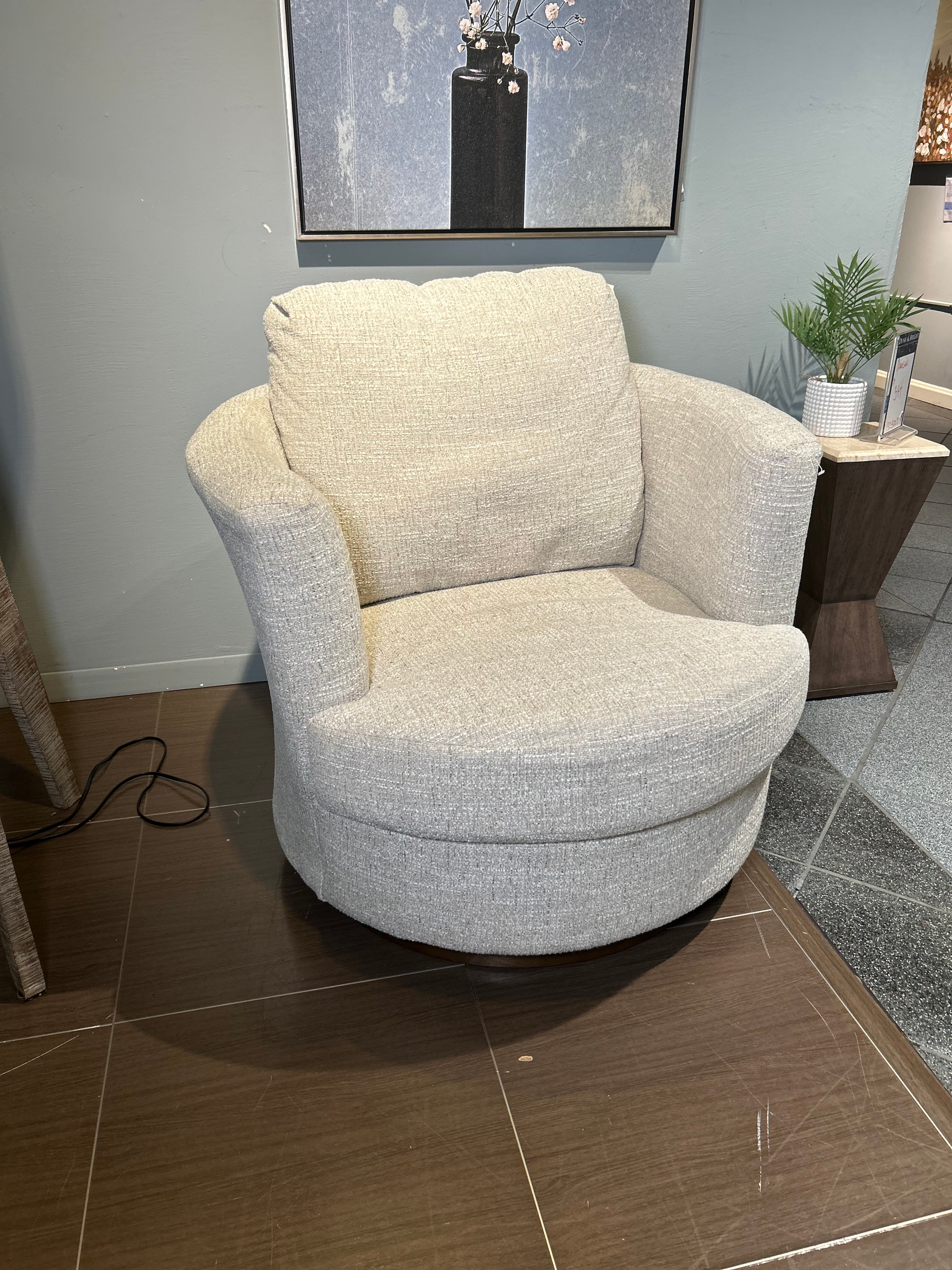 Swivel Barrell Chair