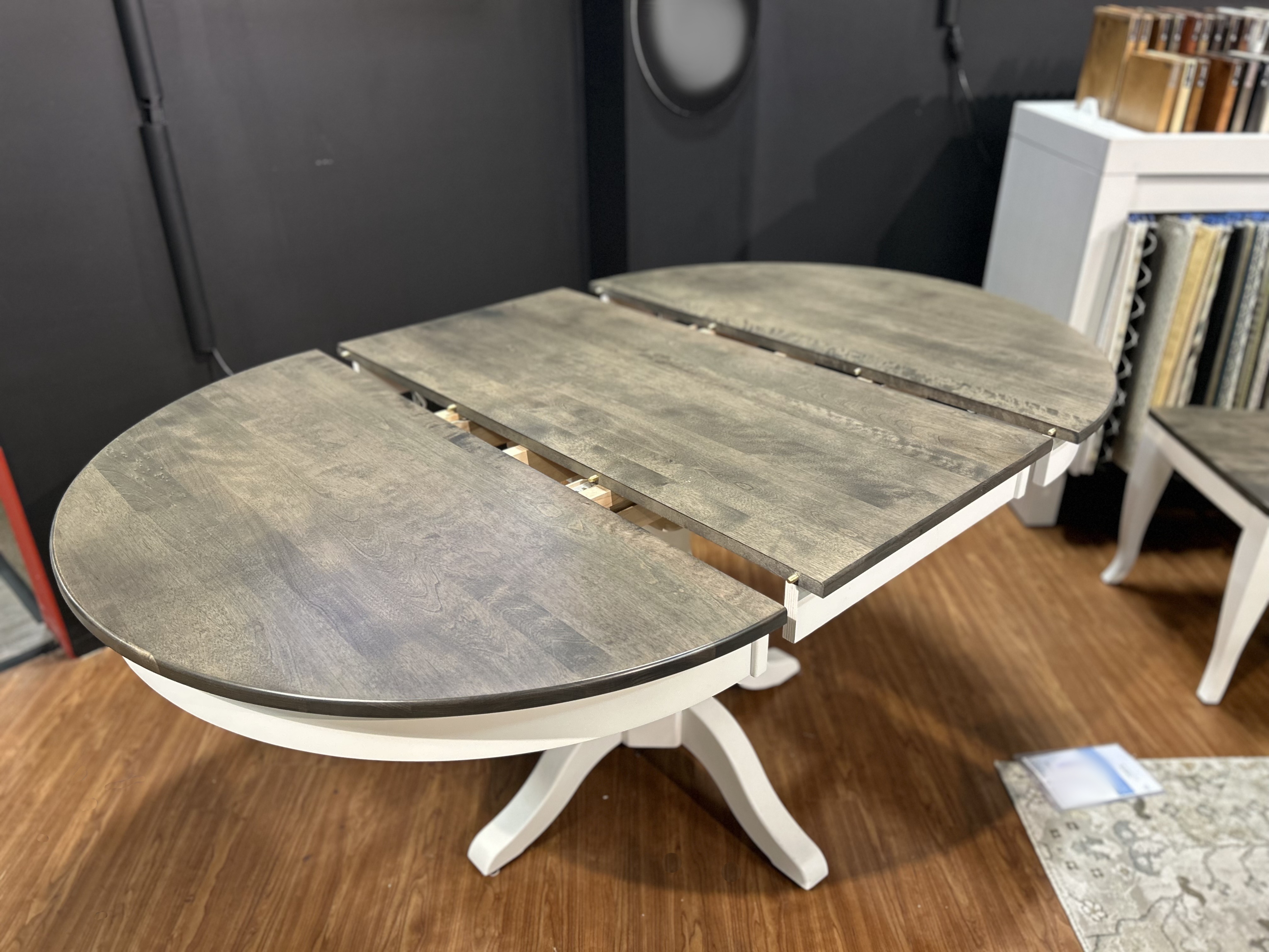 Round Dining Table with Leaf