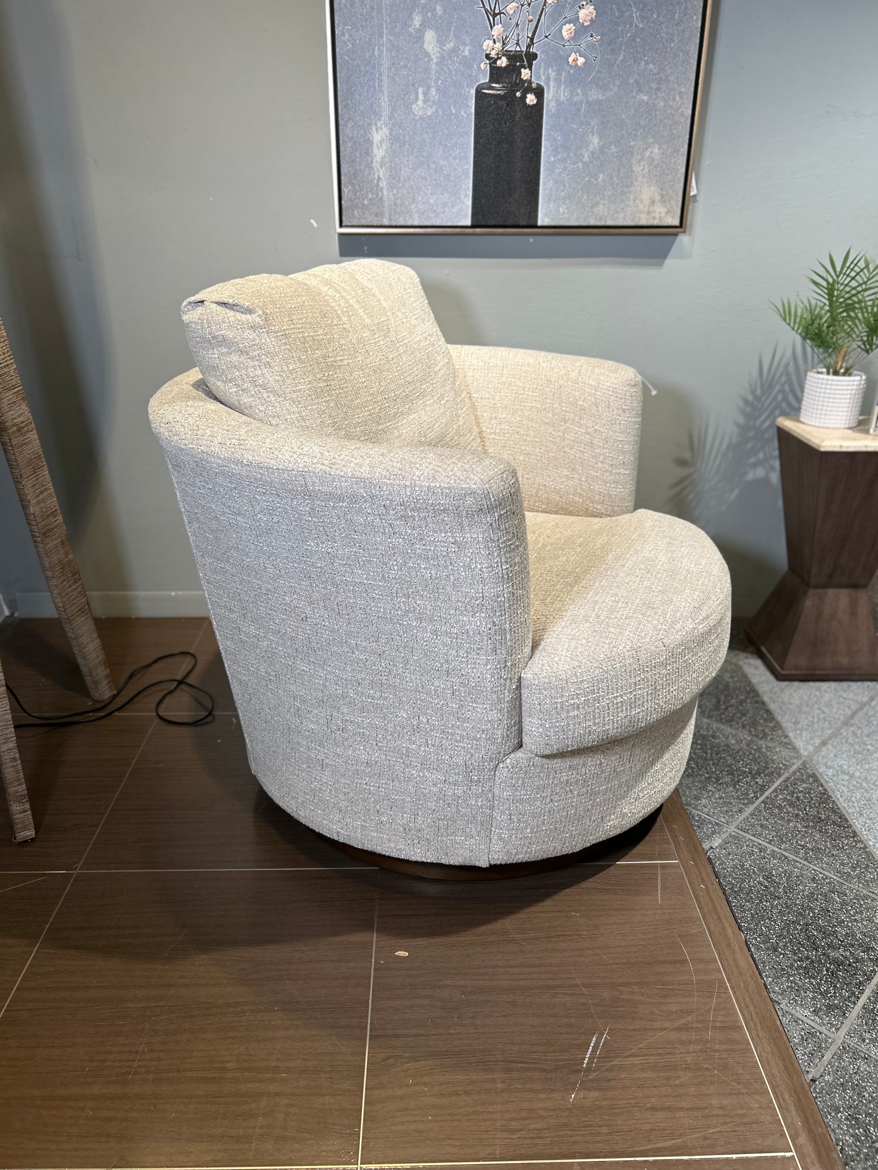 Swivel Barrell Chair