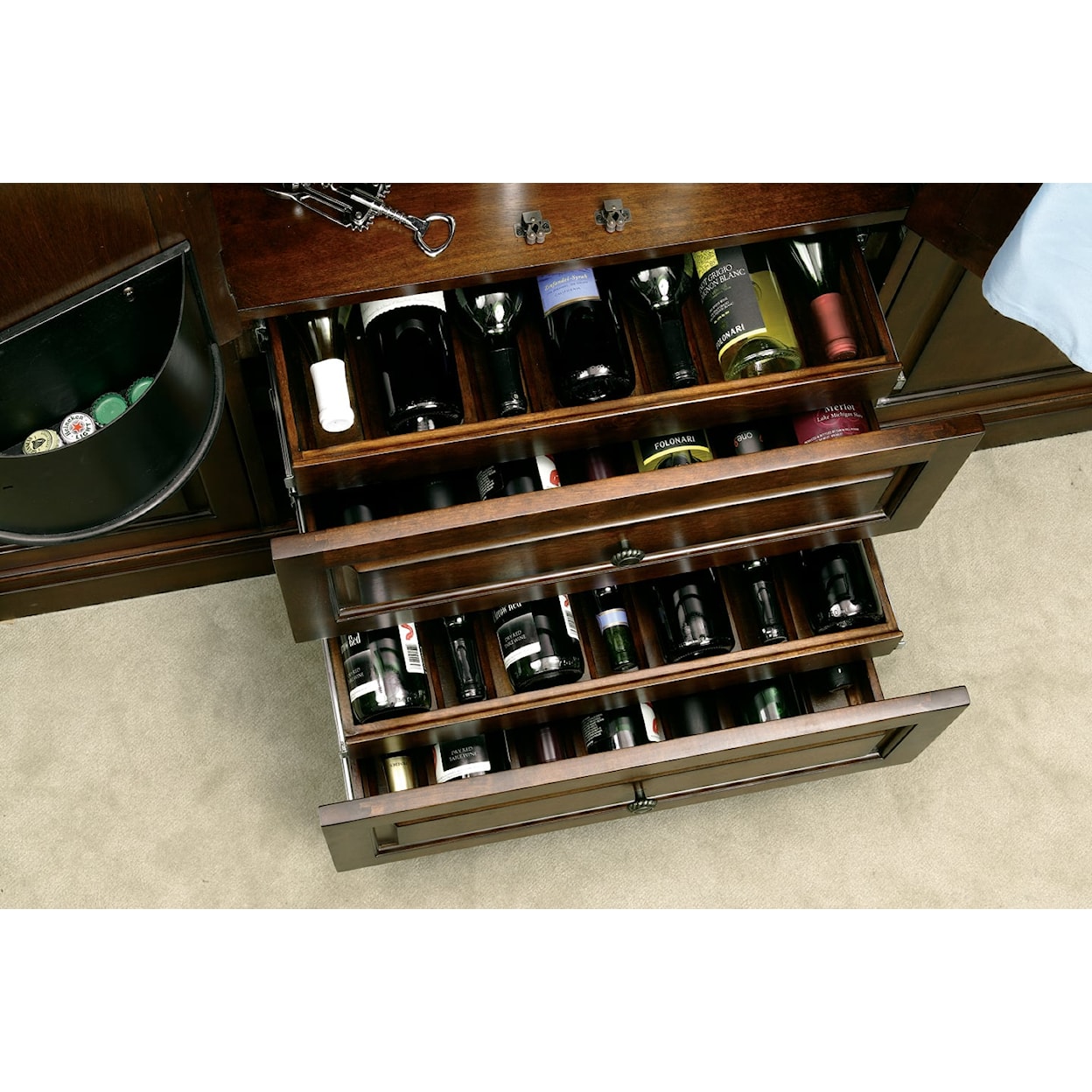Howard Miller Howard Miller Bar Devino II Wine & Bar Cabinet