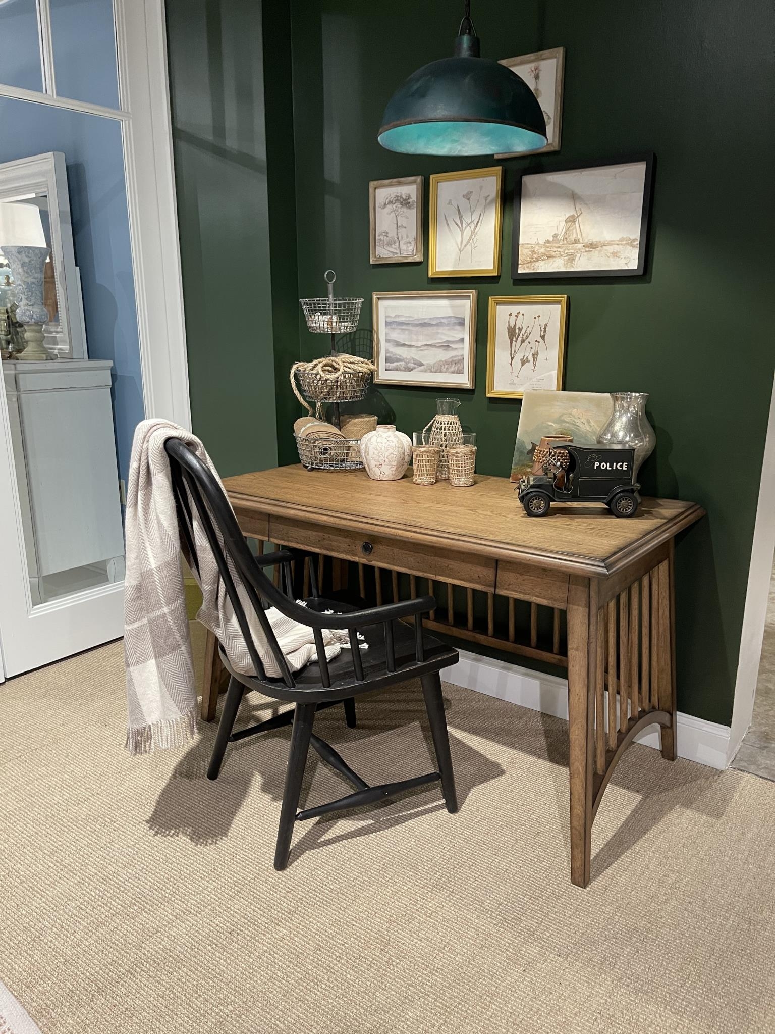 Spindle Base Writing Desk