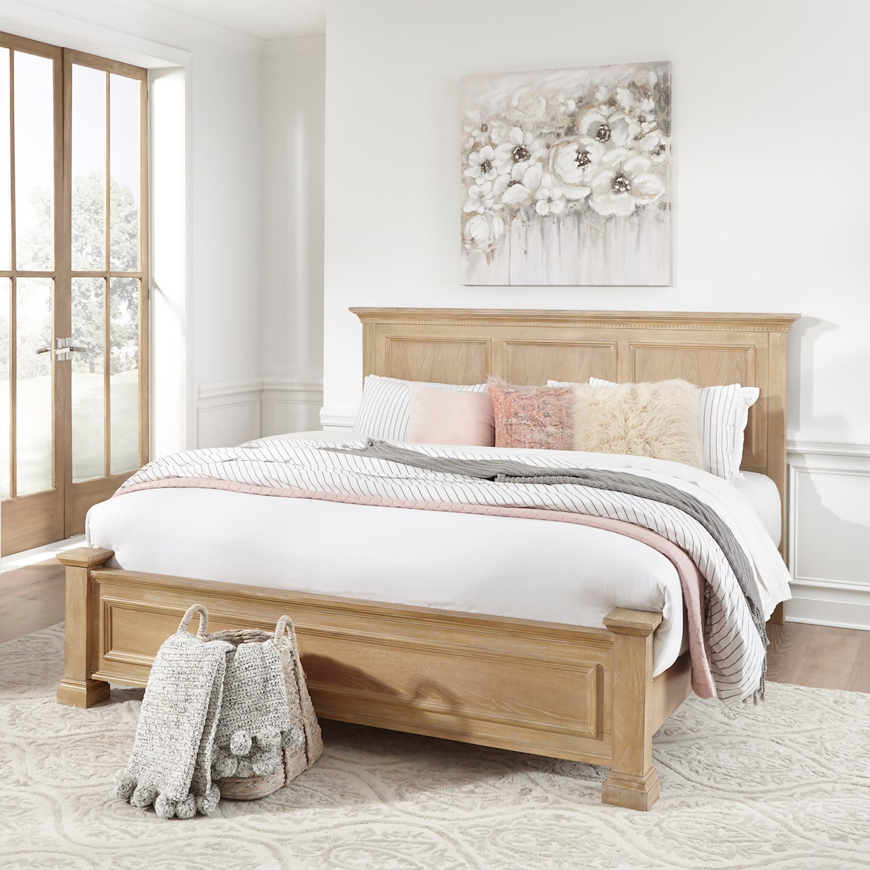 homestyles Manor House King Bed