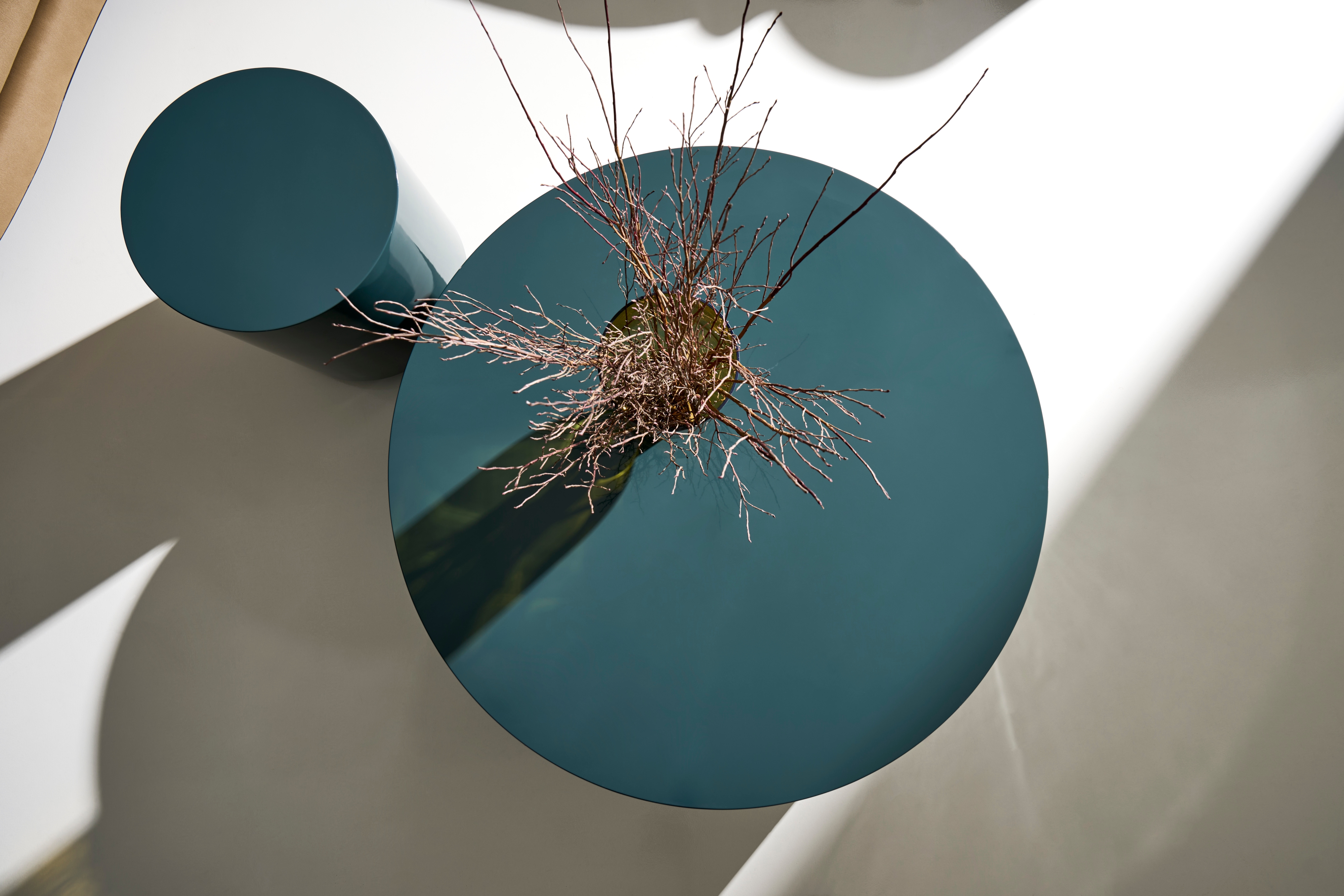 Caracole Caracole Classic Modern 46" Glossy Round Cocktail Table