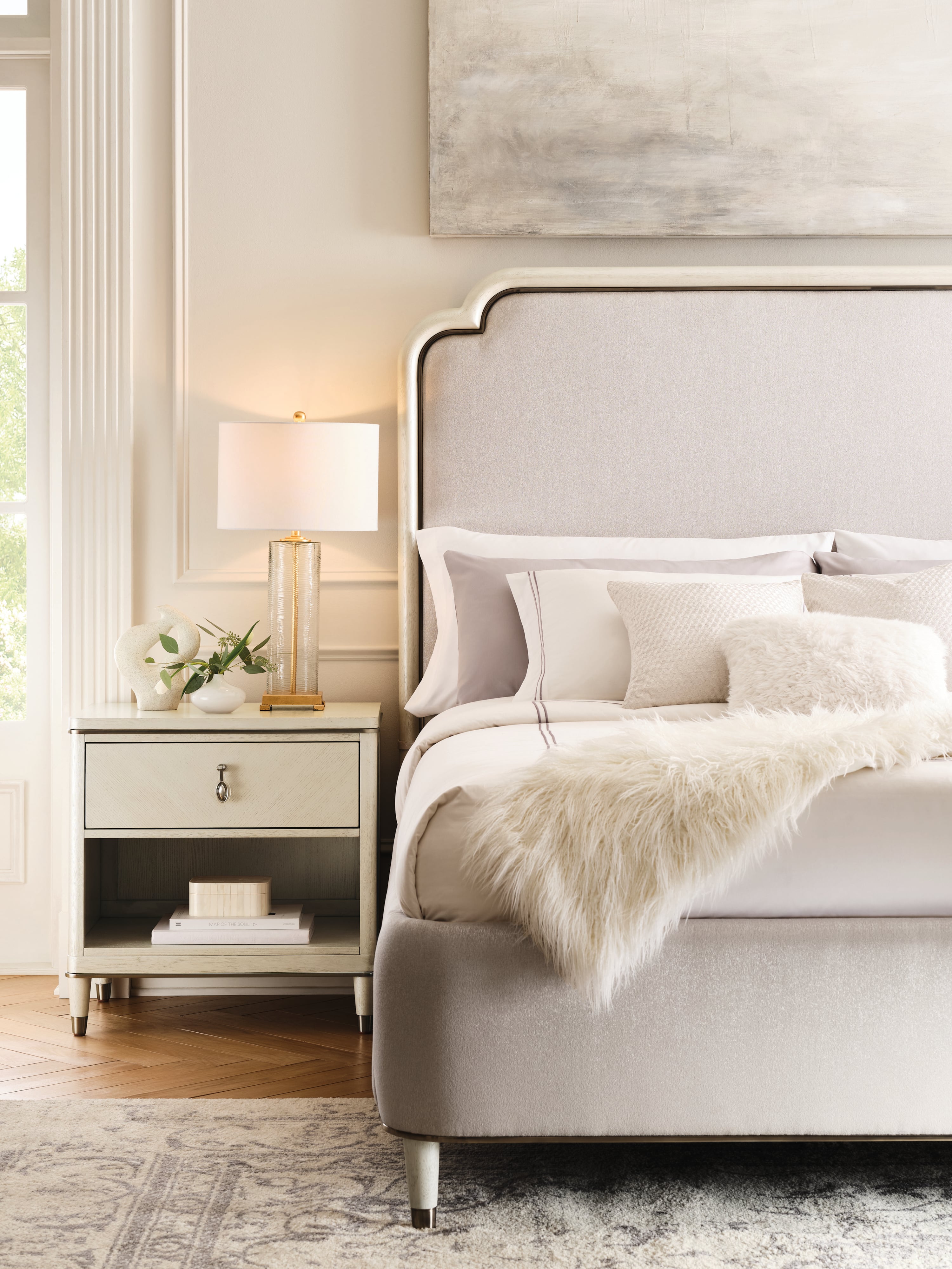 Pulaski Furniture Grace Queen Upholstered Bed