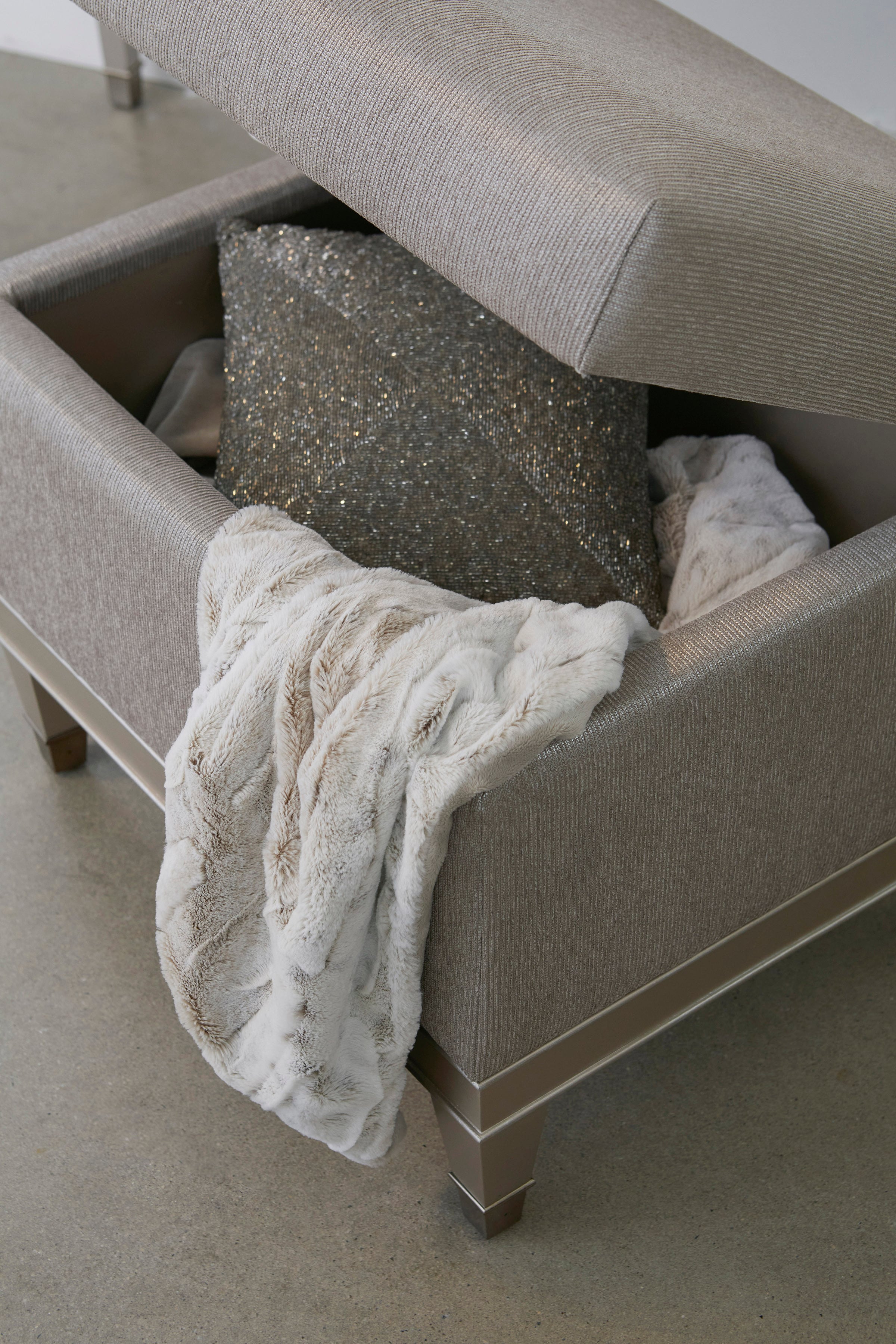 Pulaski Furniture Zoey Storage Bench