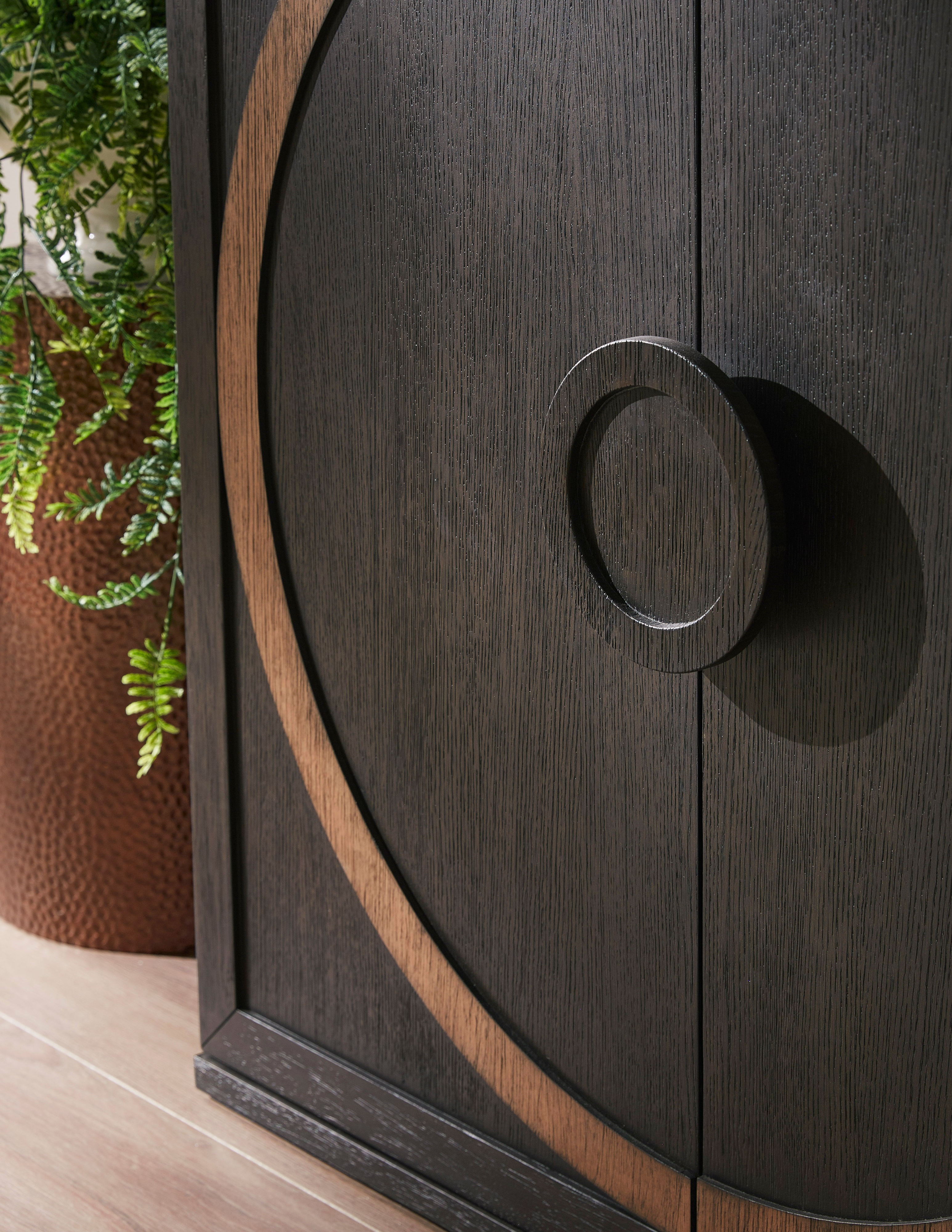 Pulaski Furniture Pulaski Accents 2-Door Accent Chest