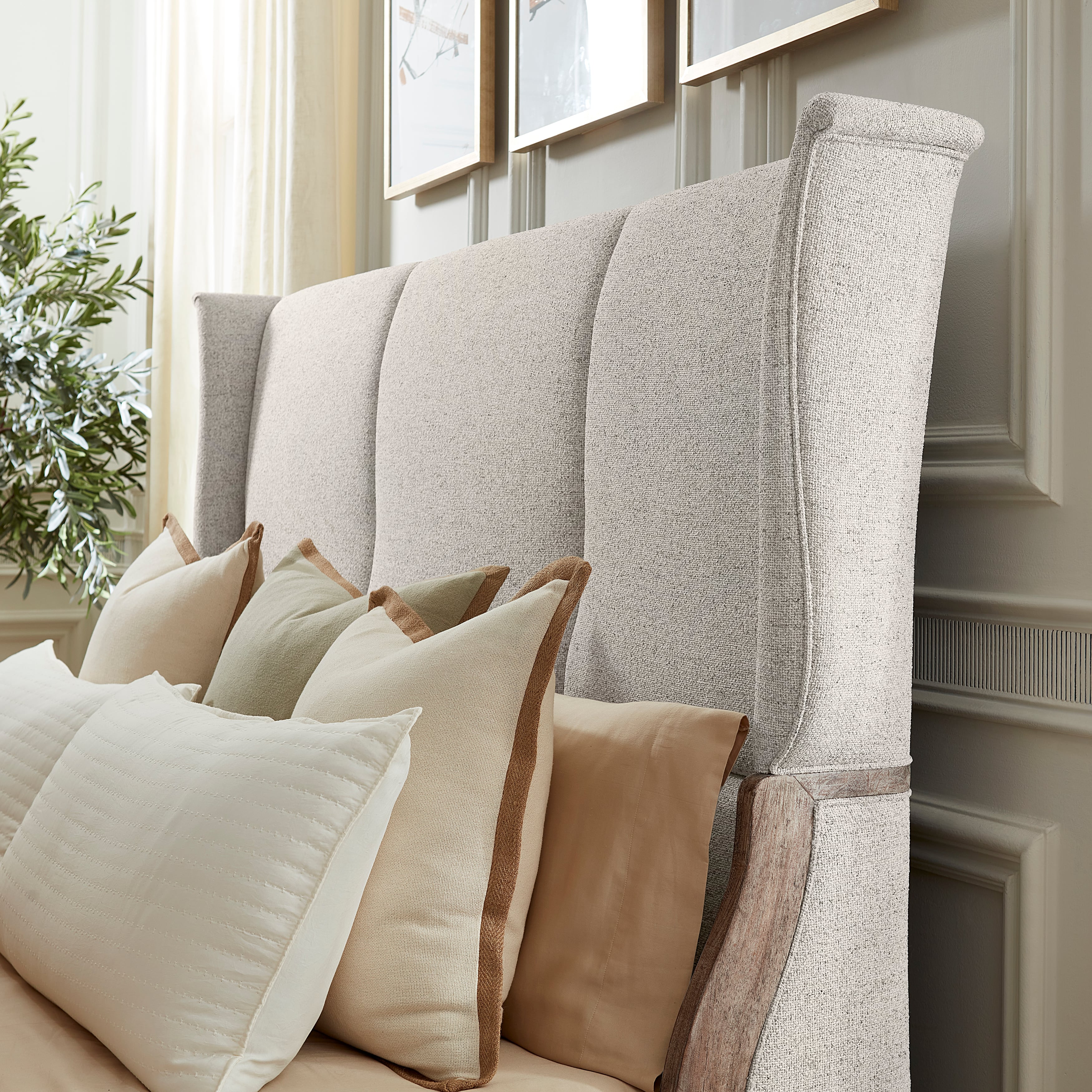 Pulaski Furniture Higgins Street Queen Upholstered Bed