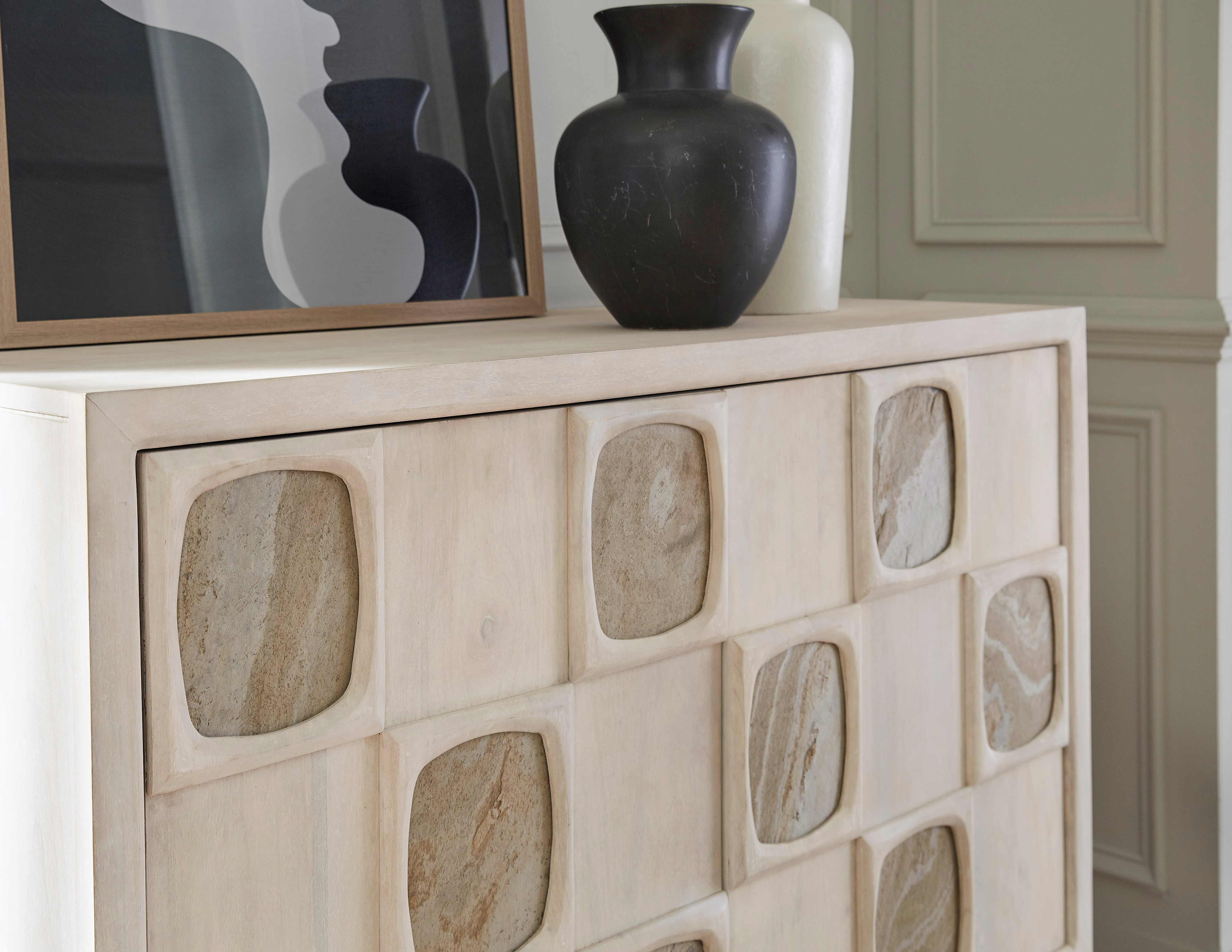 Pulaski Furniture Pulaski Accents 2-Door Bar Cabinet