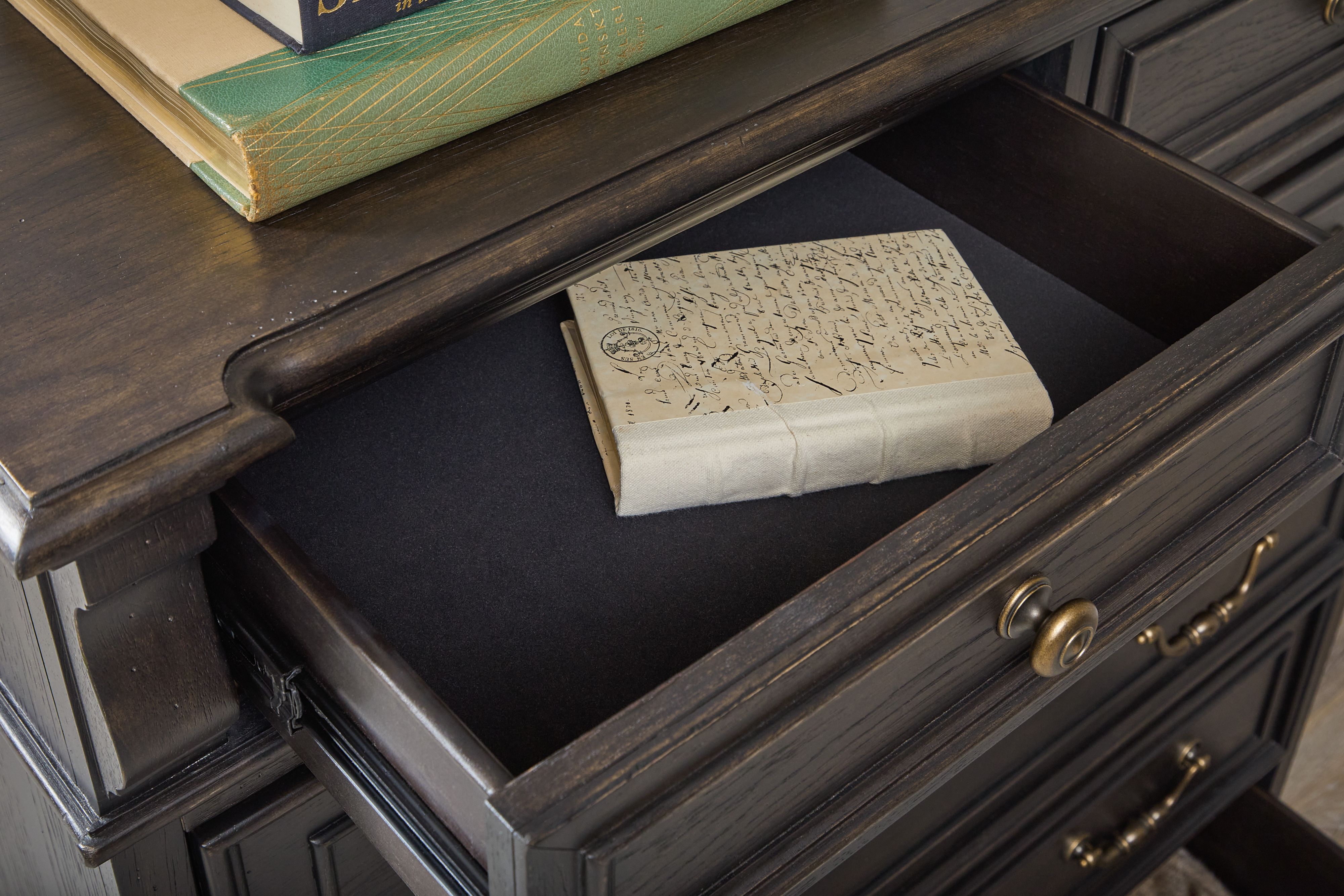 Pulaski Furniture Hickory Creek 6-Drawer Bedroom Chest