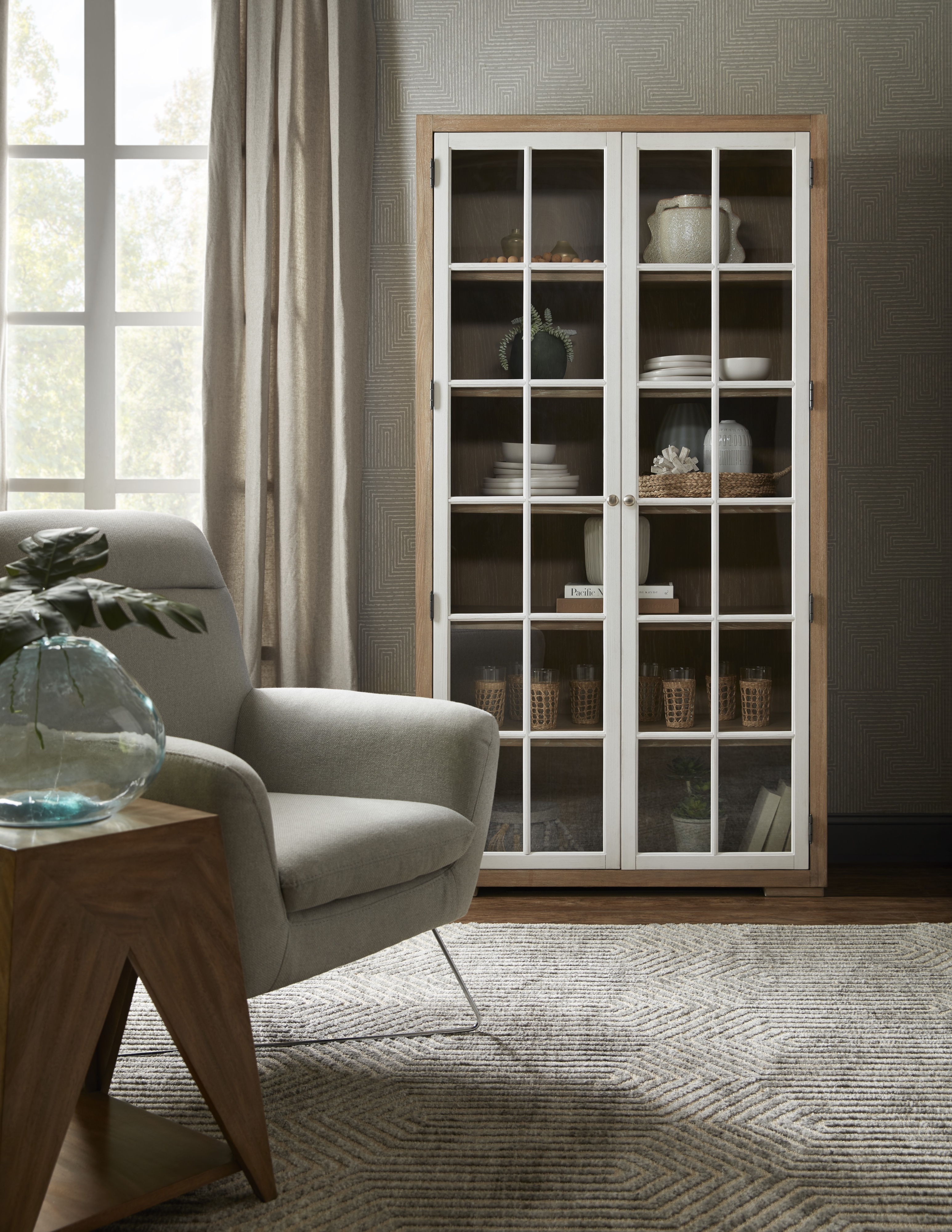 Pulaski Furniture Accents 5-Shelf Glass Door Bookcase