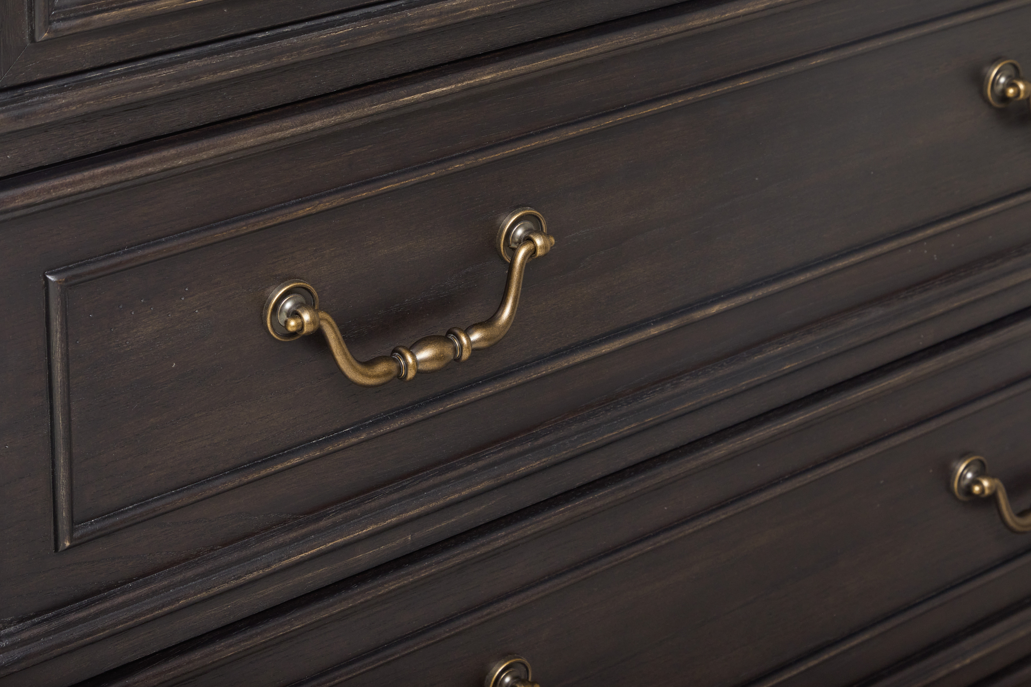 Pulaski Furniture Hickory Creek 3-Drawer Nightstand