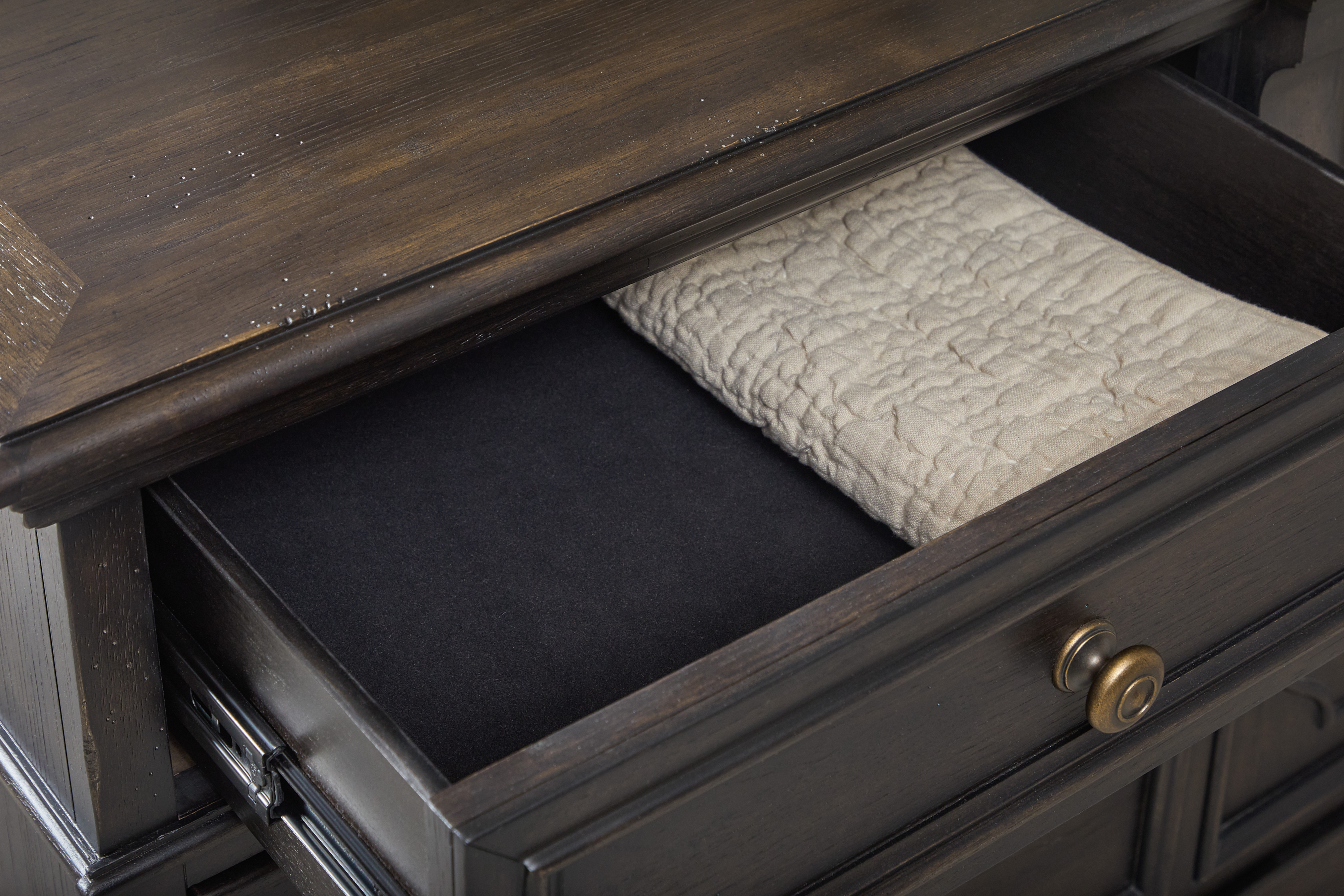 Pulaski Furniture Hickory Creek 10-Drawer Dresser