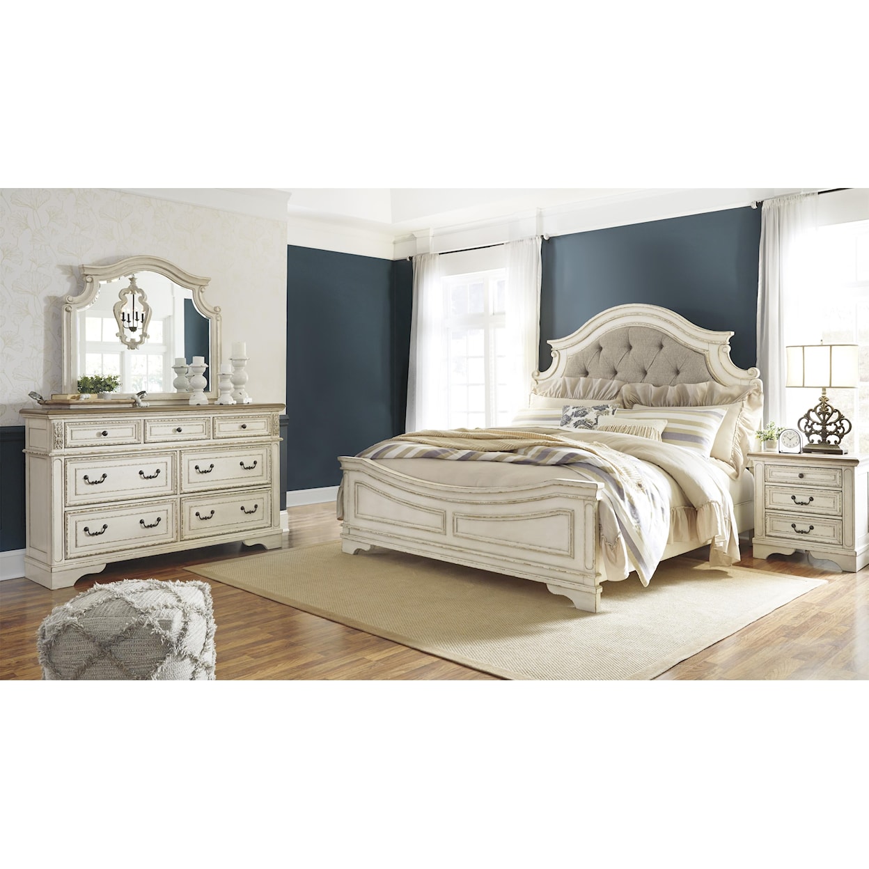 Signature Design by Ashley Realyn Queen UPH Panel Bed Package