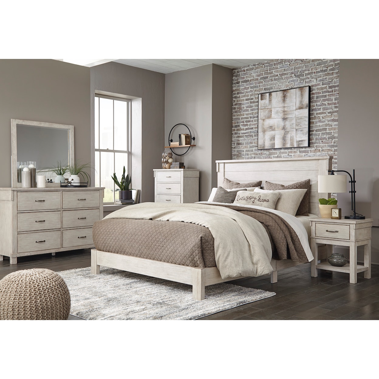 Signature Design by Ashley Hollentown Queen Panel Bed