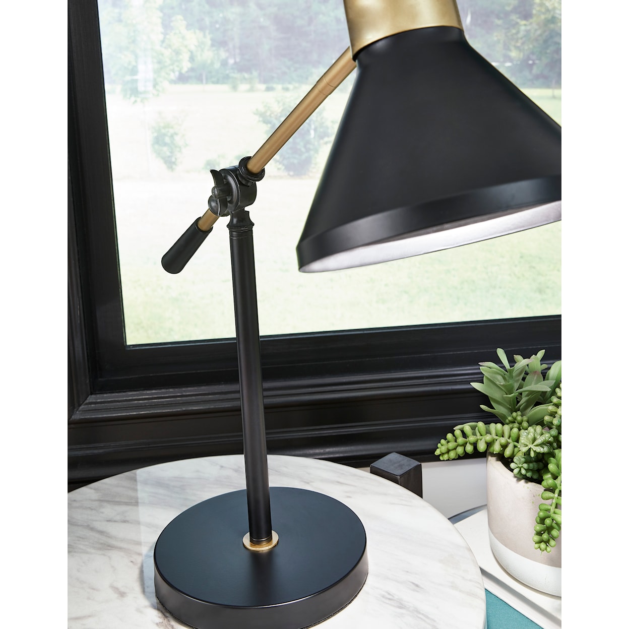 Signature Design by Ashley Lamps - Contemporary Garville Desk Lamp