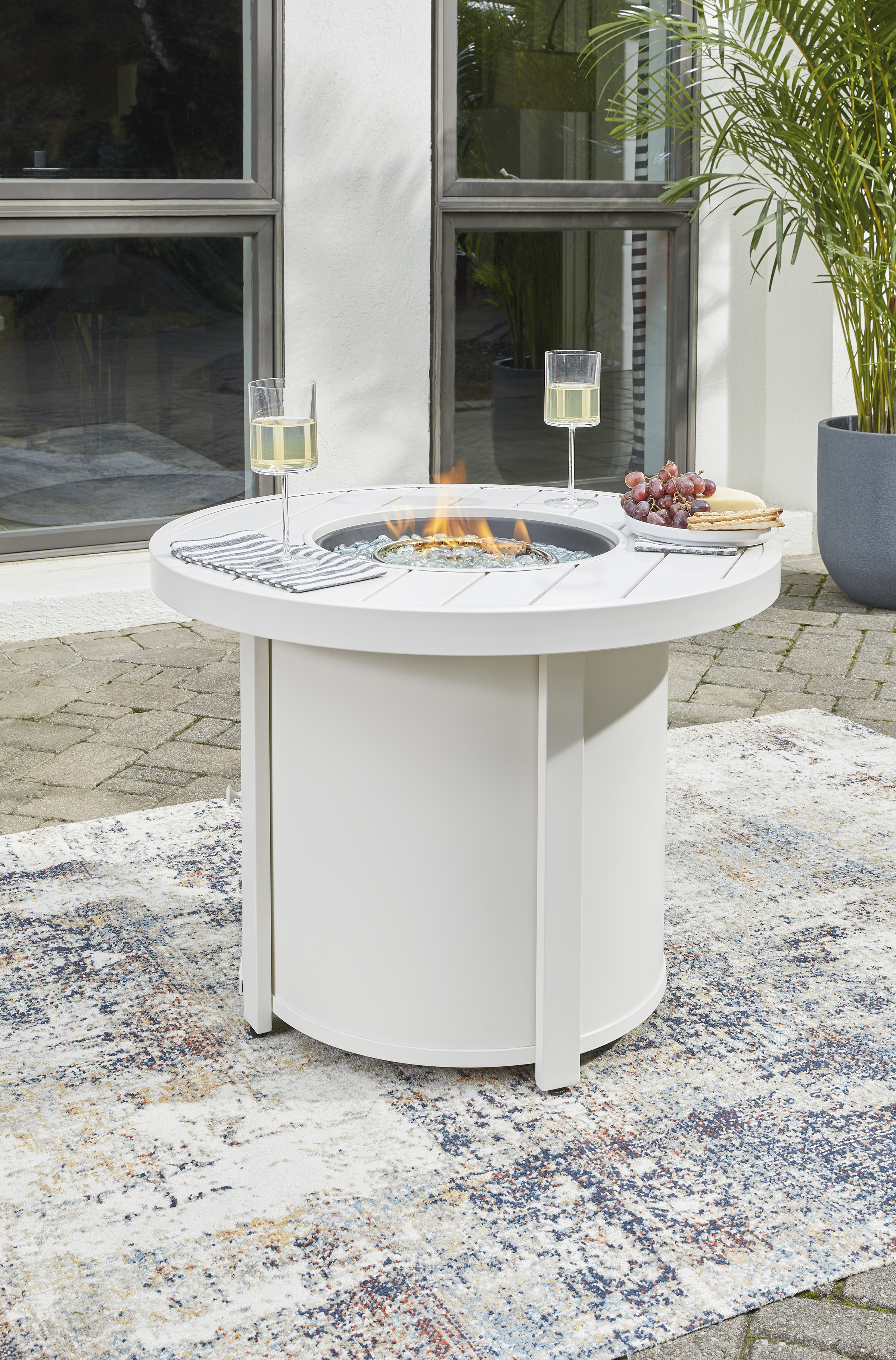 Ashley Signature Design Sundown Treasure P011776 Fire Pit Table Dunk