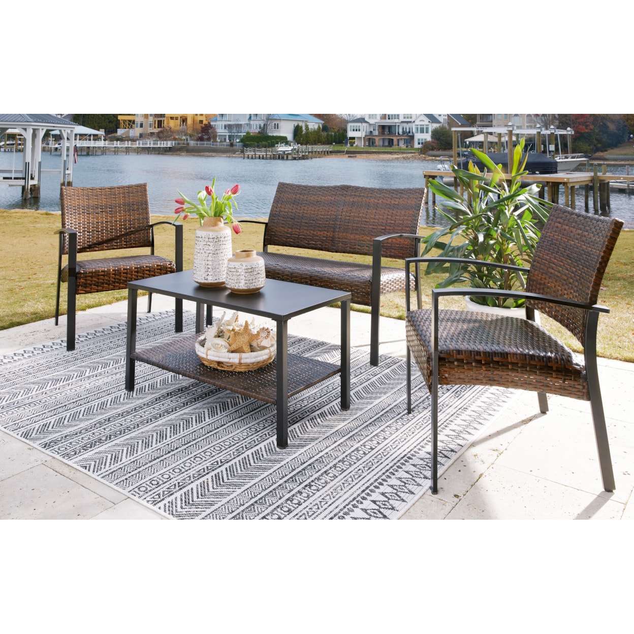 Signature Design Zariyah Loveseat/Chairs/Table Set (Set of 4)