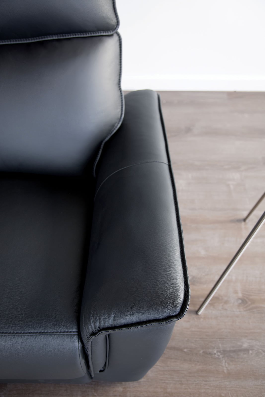 Furniture of America Bienne Loveseat