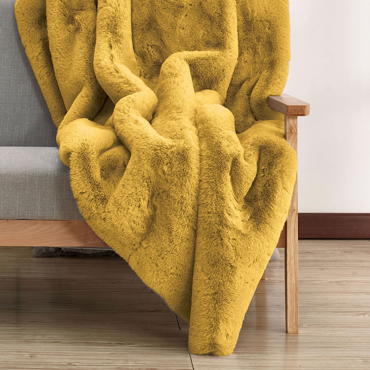 Furniture of America Caparica Throw Blanket