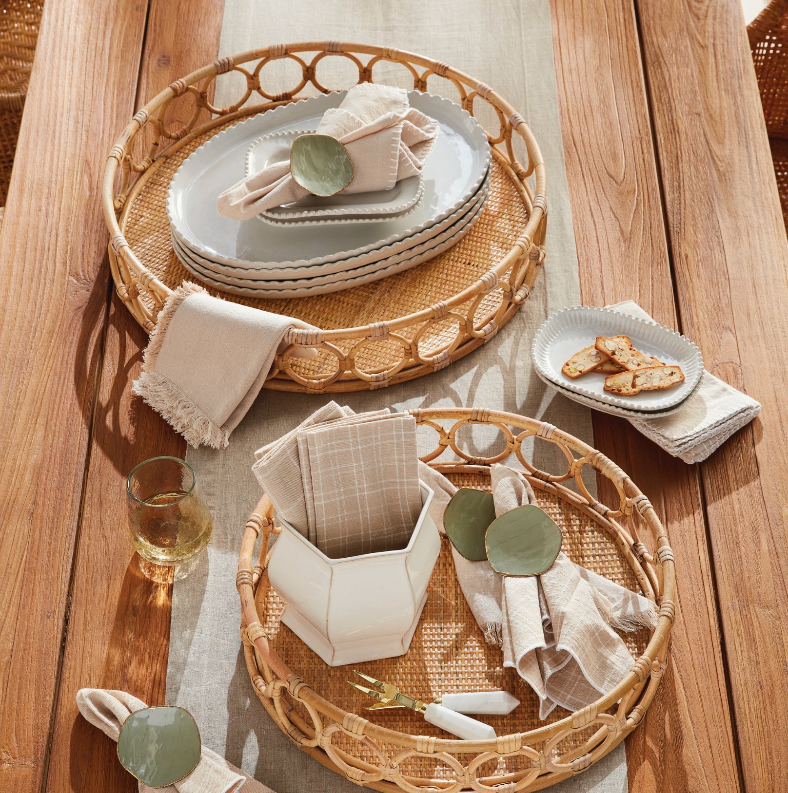 S/2 Ninette Round Trays