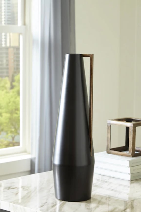 Pouderbell Vase