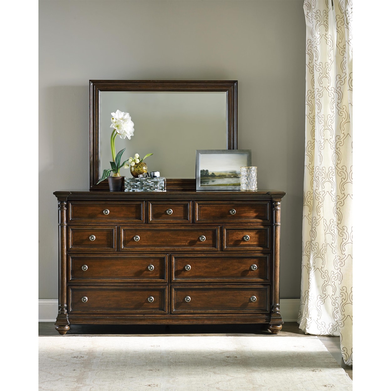 Hooker Furniture Leesburg 10-Drawer Dresser