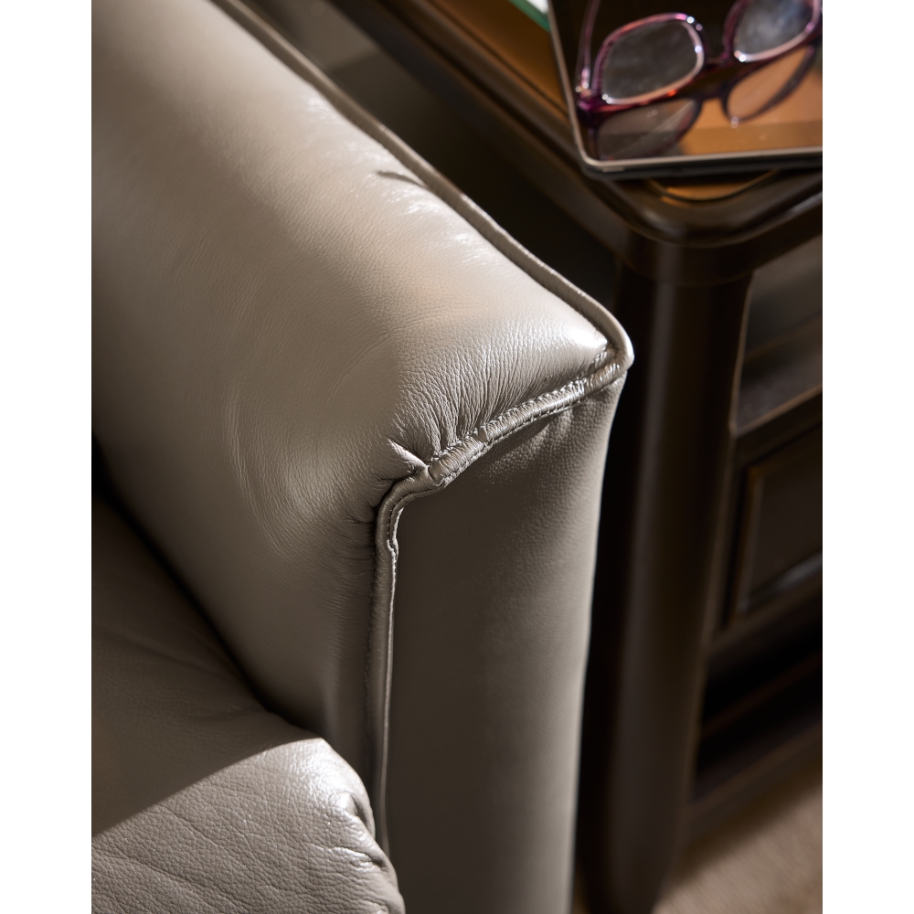 La-Z-Boy Cade Power Reclining Sofa w/ Headrest