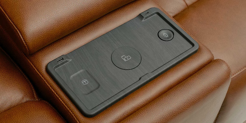 Bassett Club Level - Benson Benson Power Reclining Loveseat w/ Console