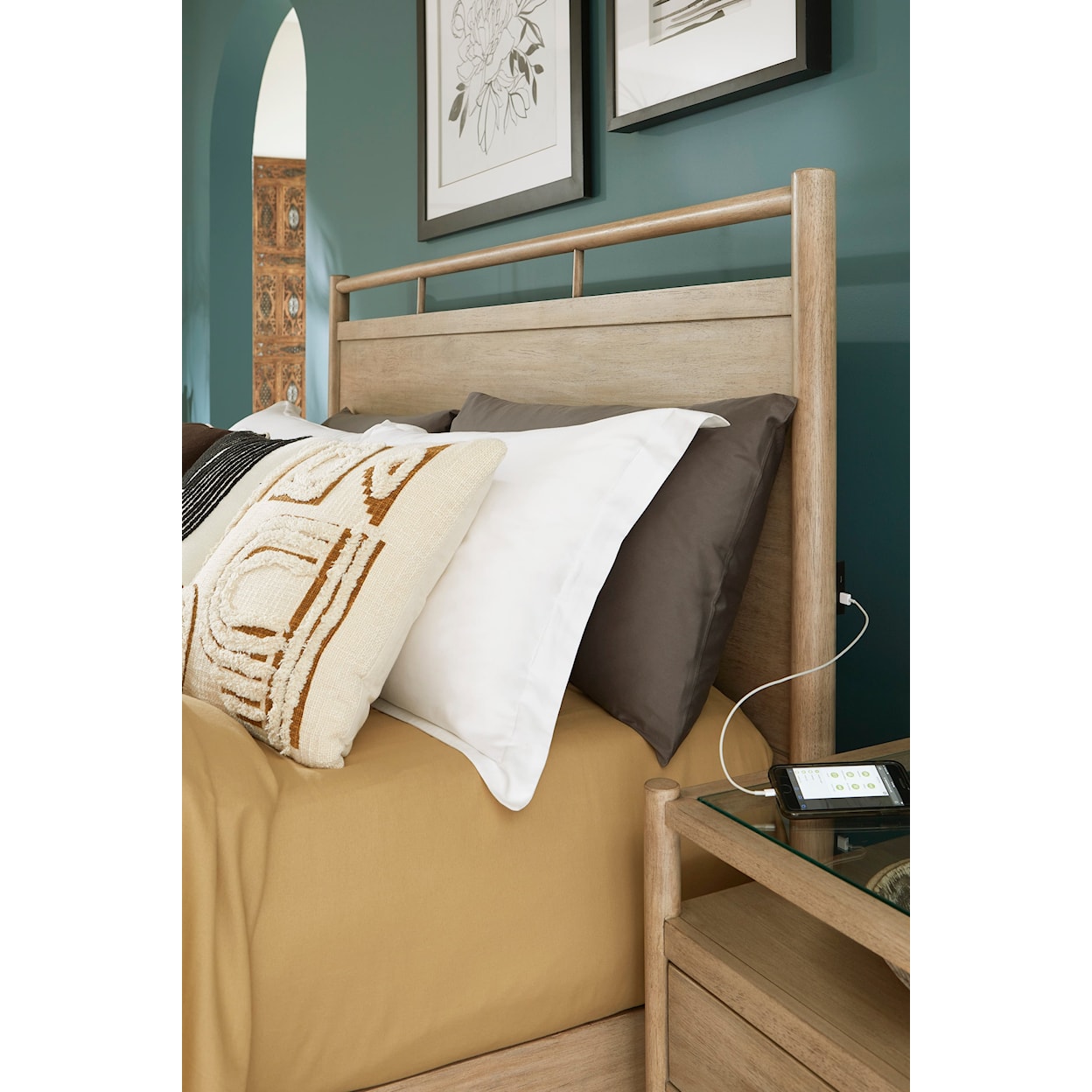 Aspenhome Shiloh King Panel Bed