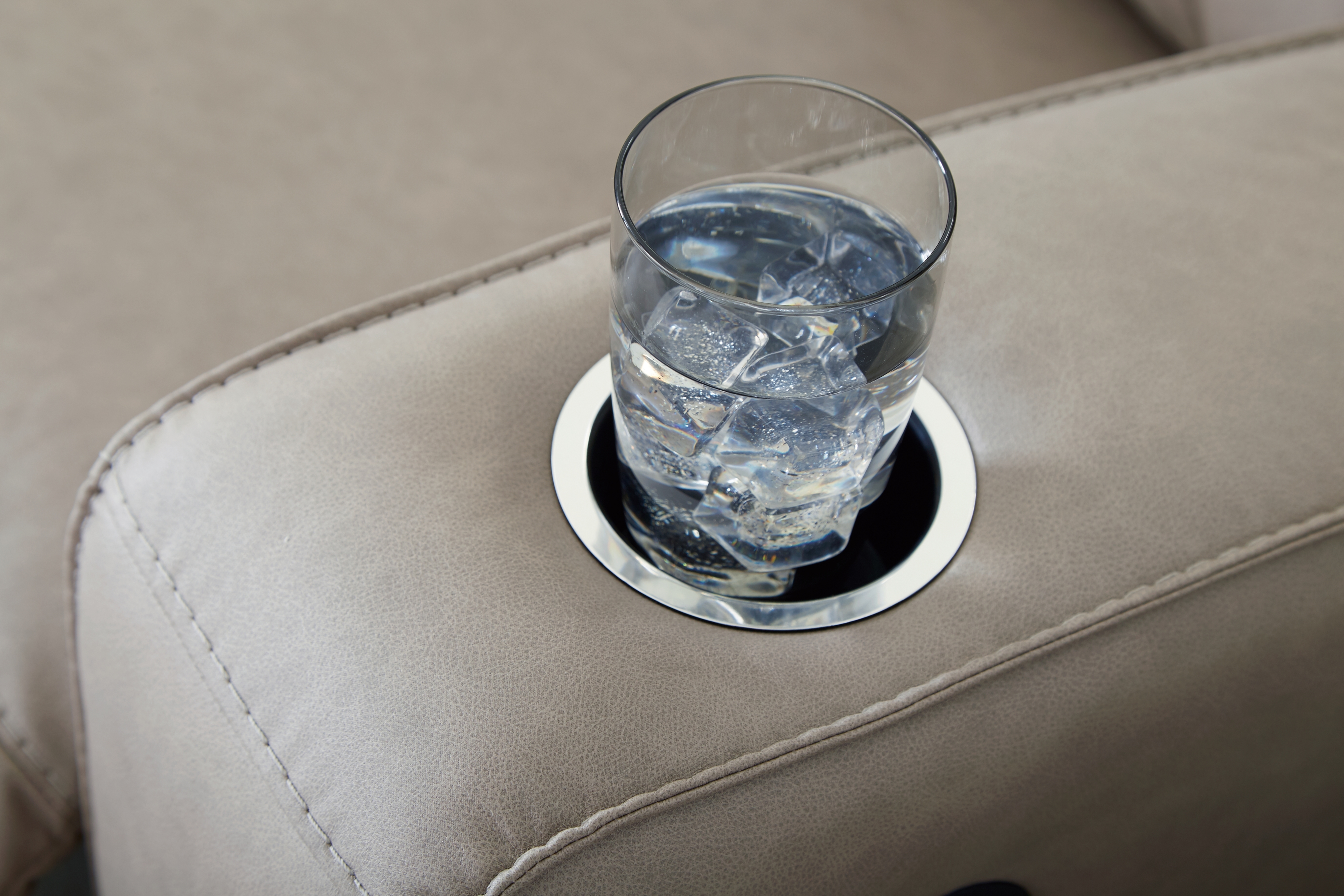 Signature Design by Ashley Lavenhorne Living Room Set