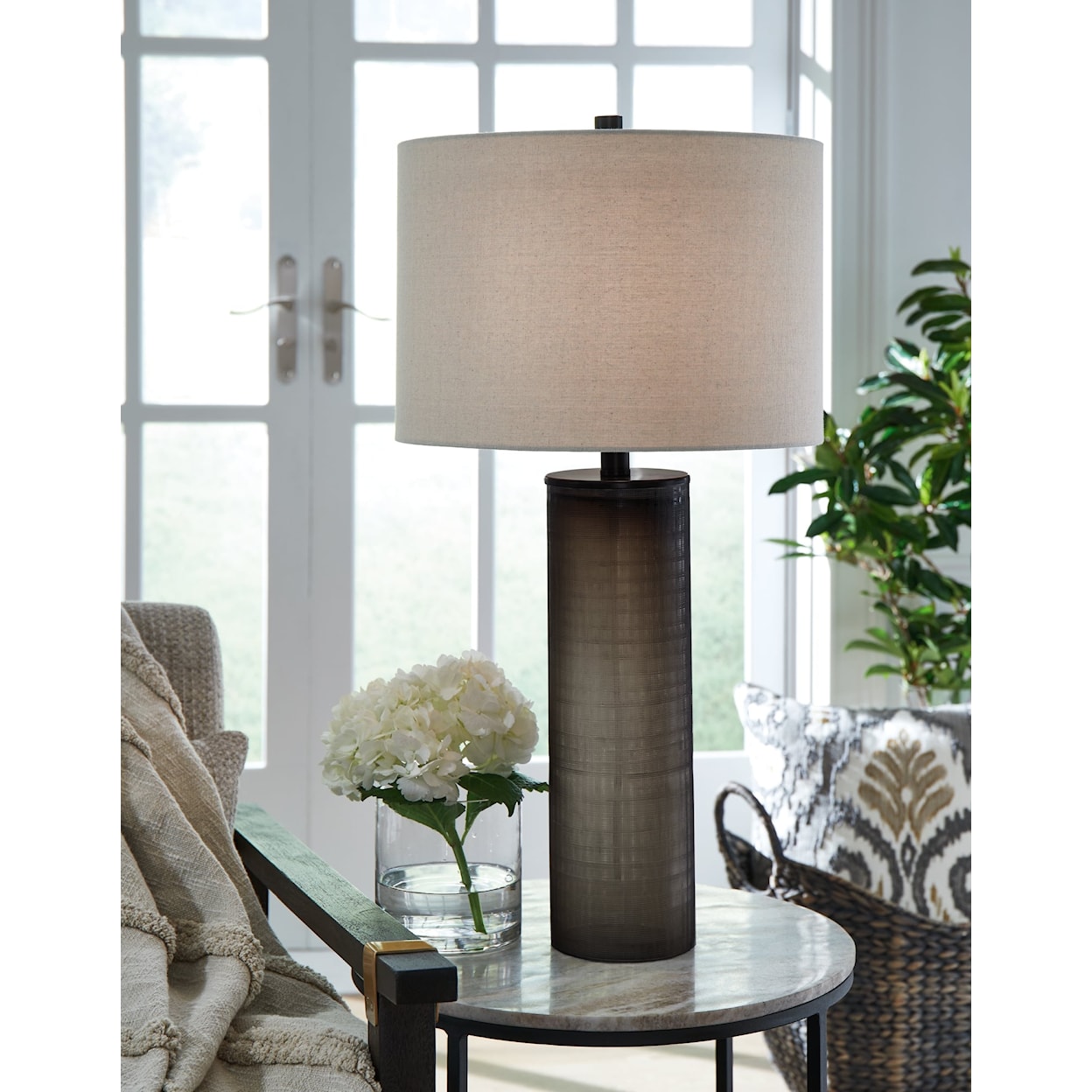 Ashley Furniture Signature Design Dingerly Glass Table Lamp