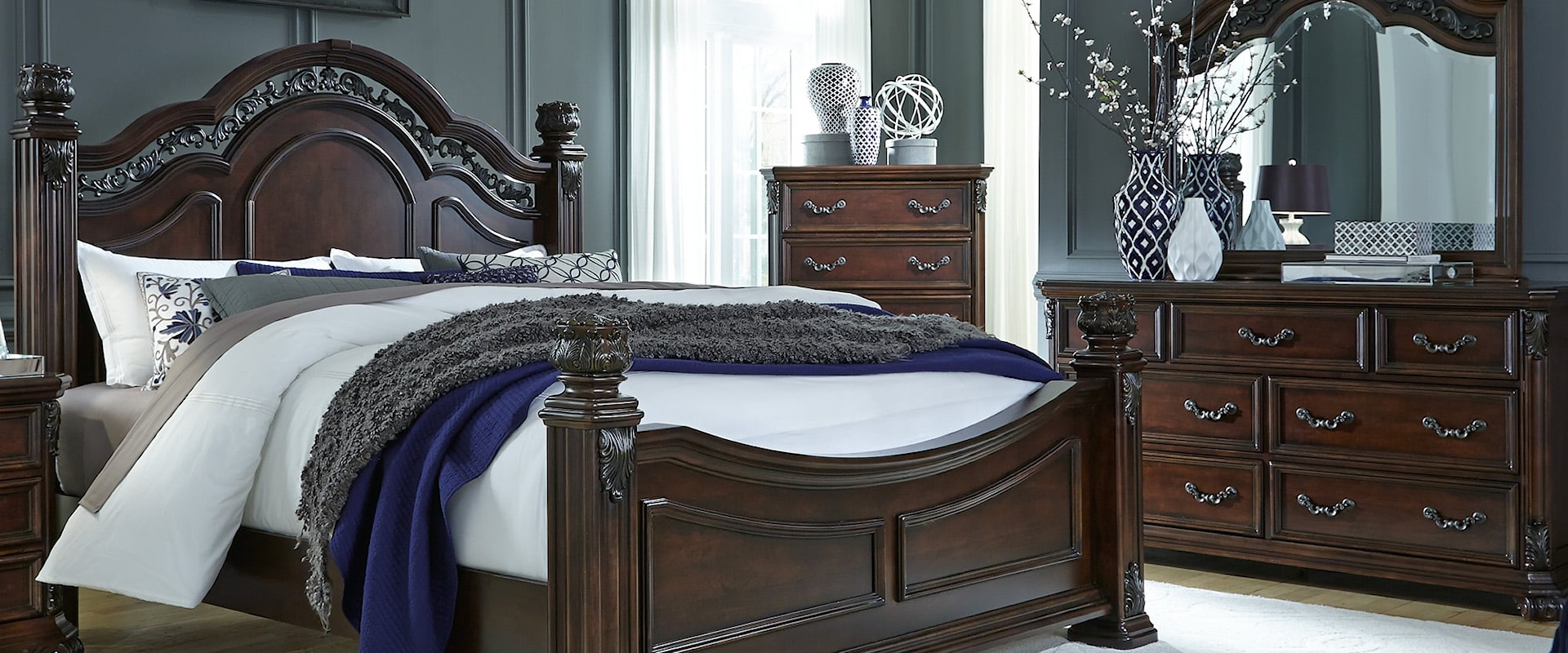 4-Piece Traditional Queen Bedroom Set