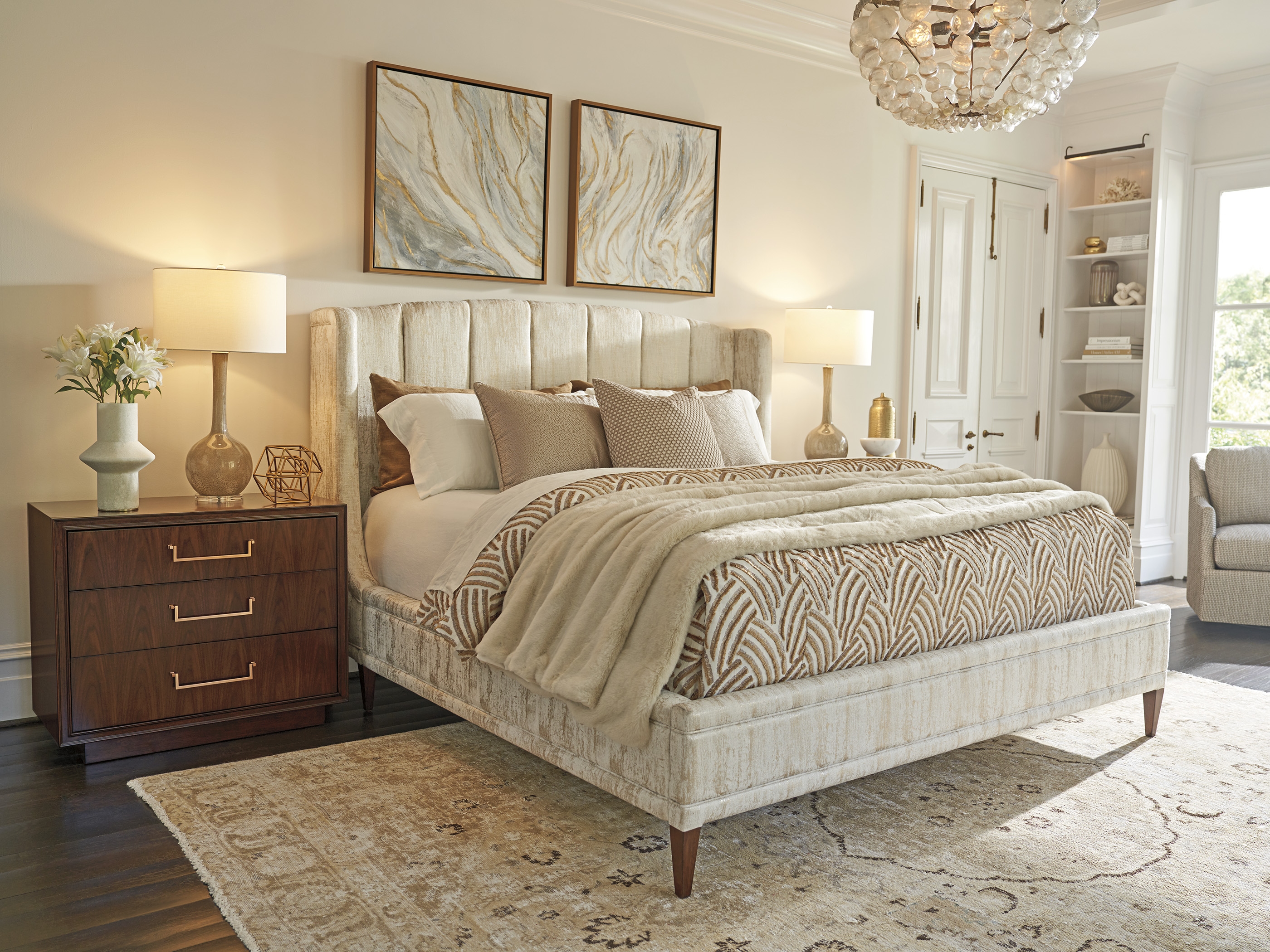 Queen Savoy Upholstered Bed