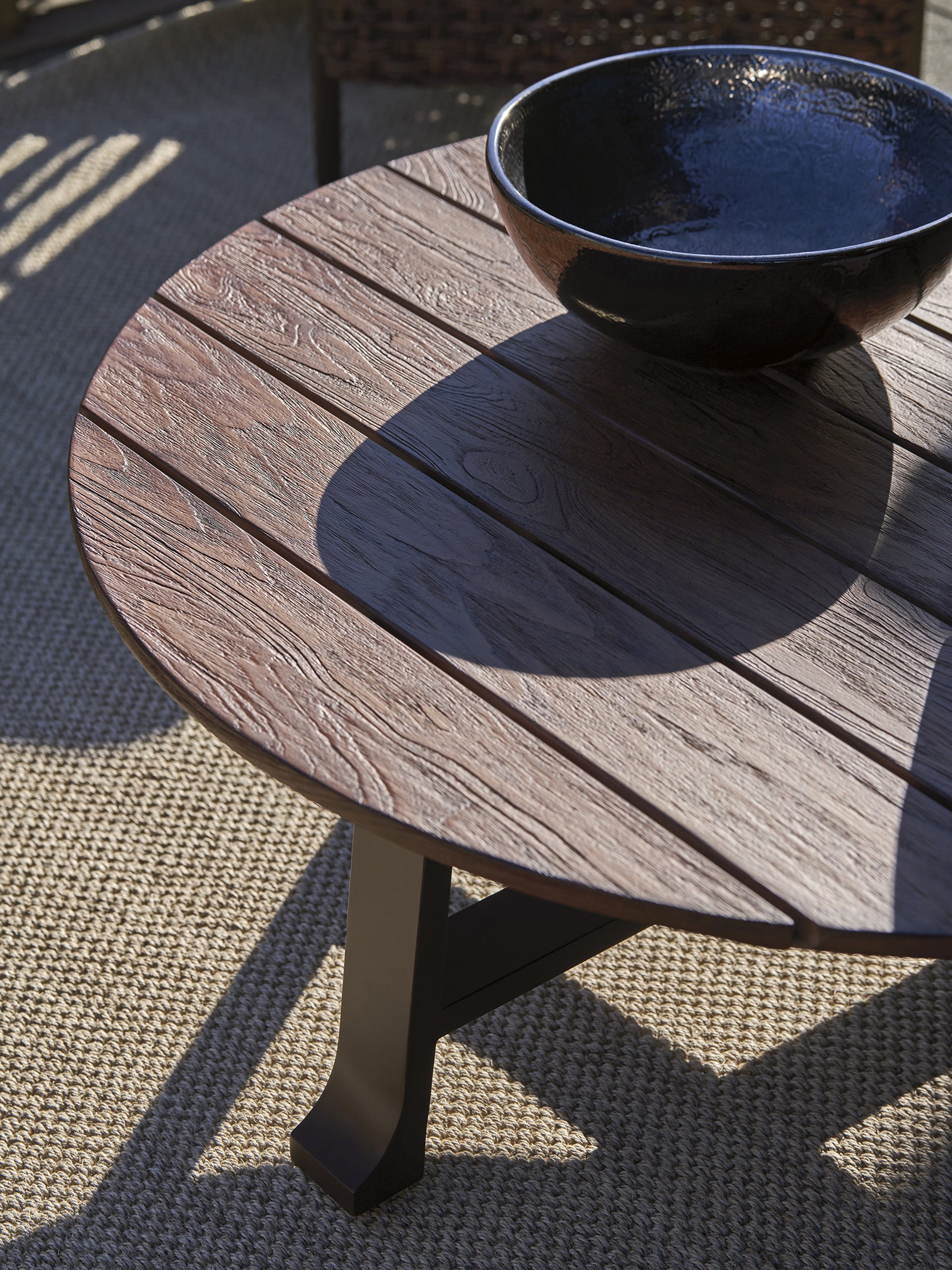 Tommy Bahama Outdoor Living Kilimanjaro Round Cocktail Table