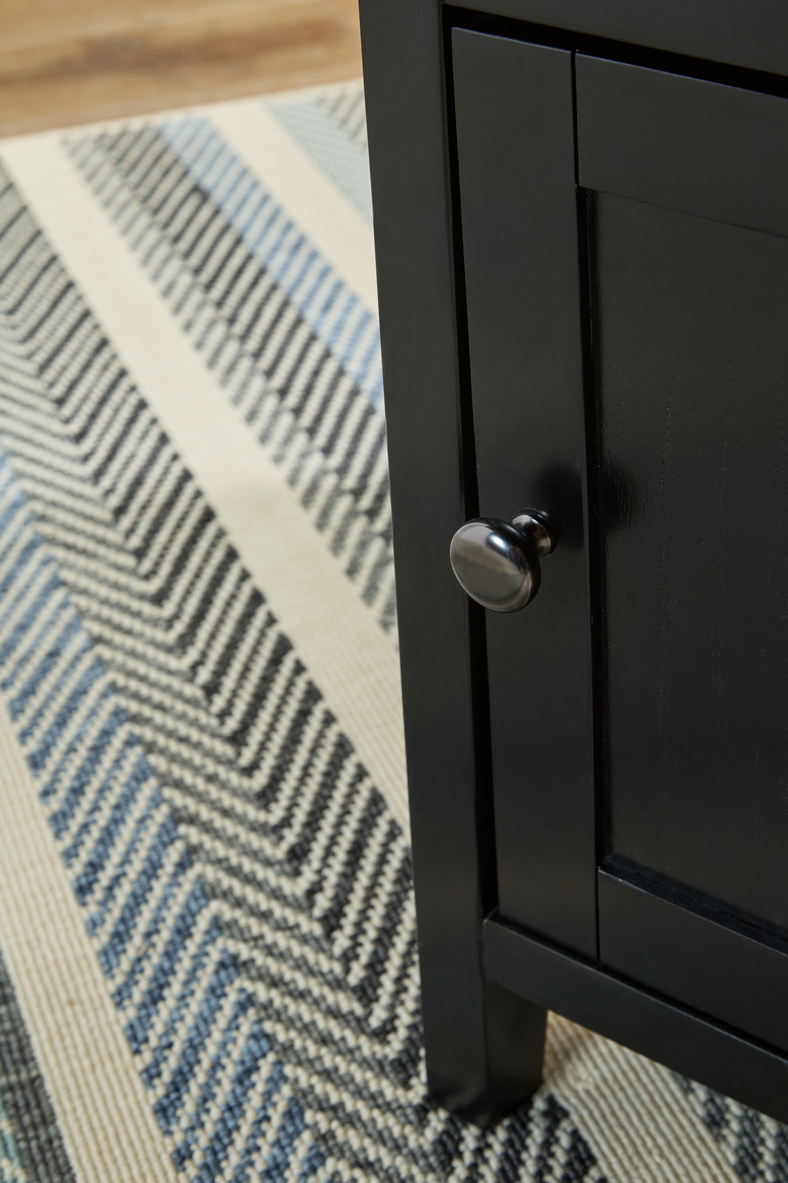 Signature Design by Ashley Treytown Chairside End Table