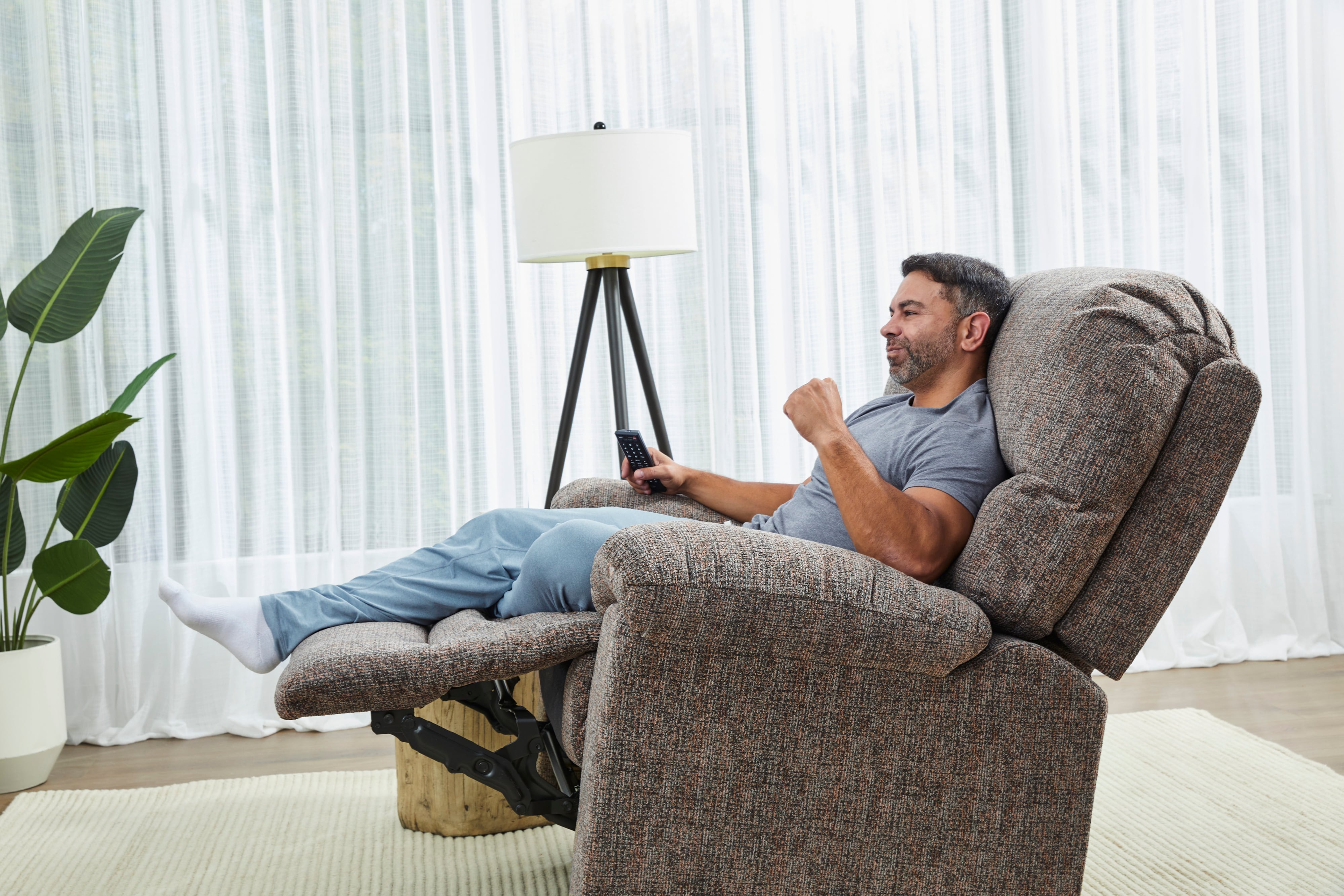 Best Home Furnishings Badge Power Head Tilt Zero Gravity Recliner