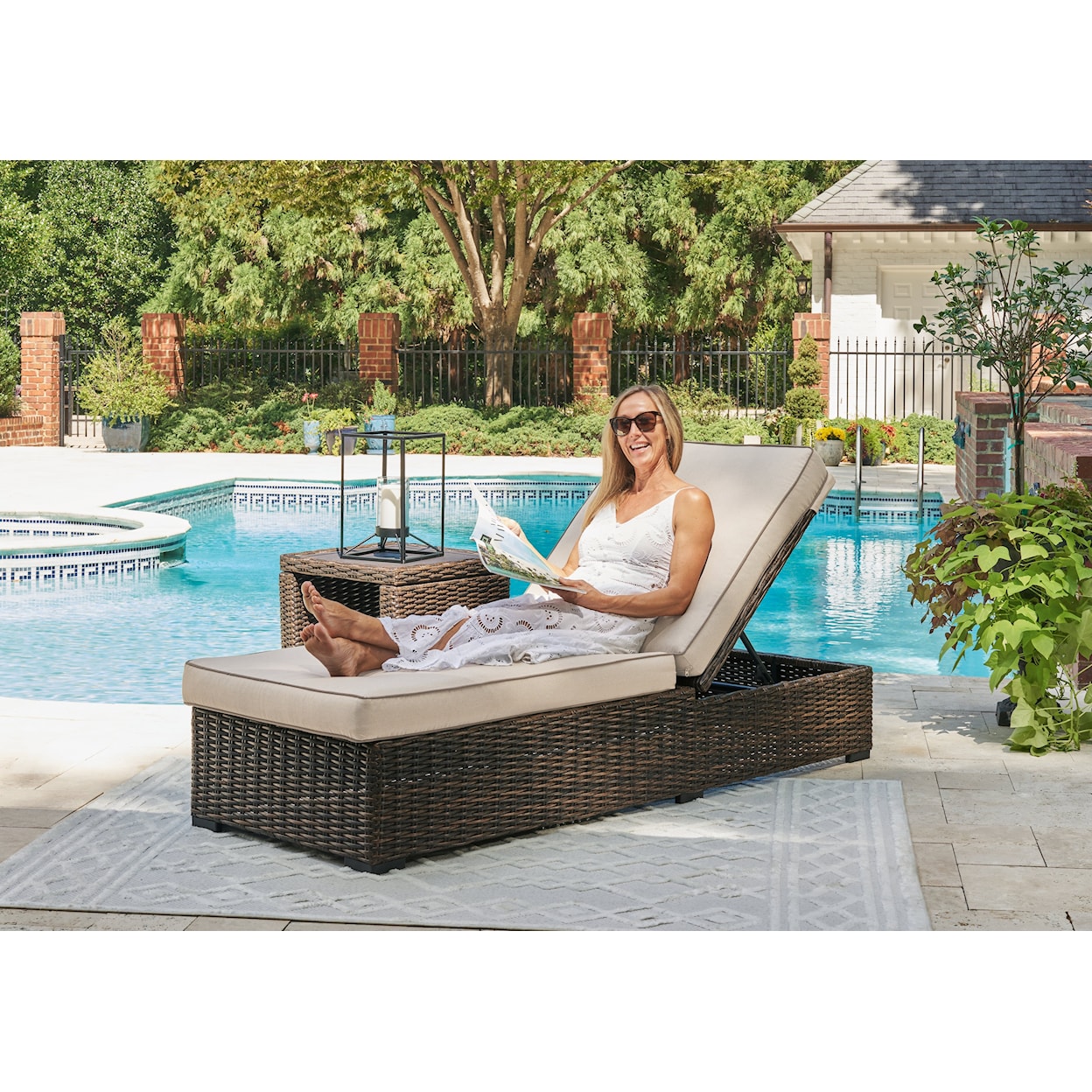 Signature Coastline Bay Outdoor Chaise Lounge With Cushion