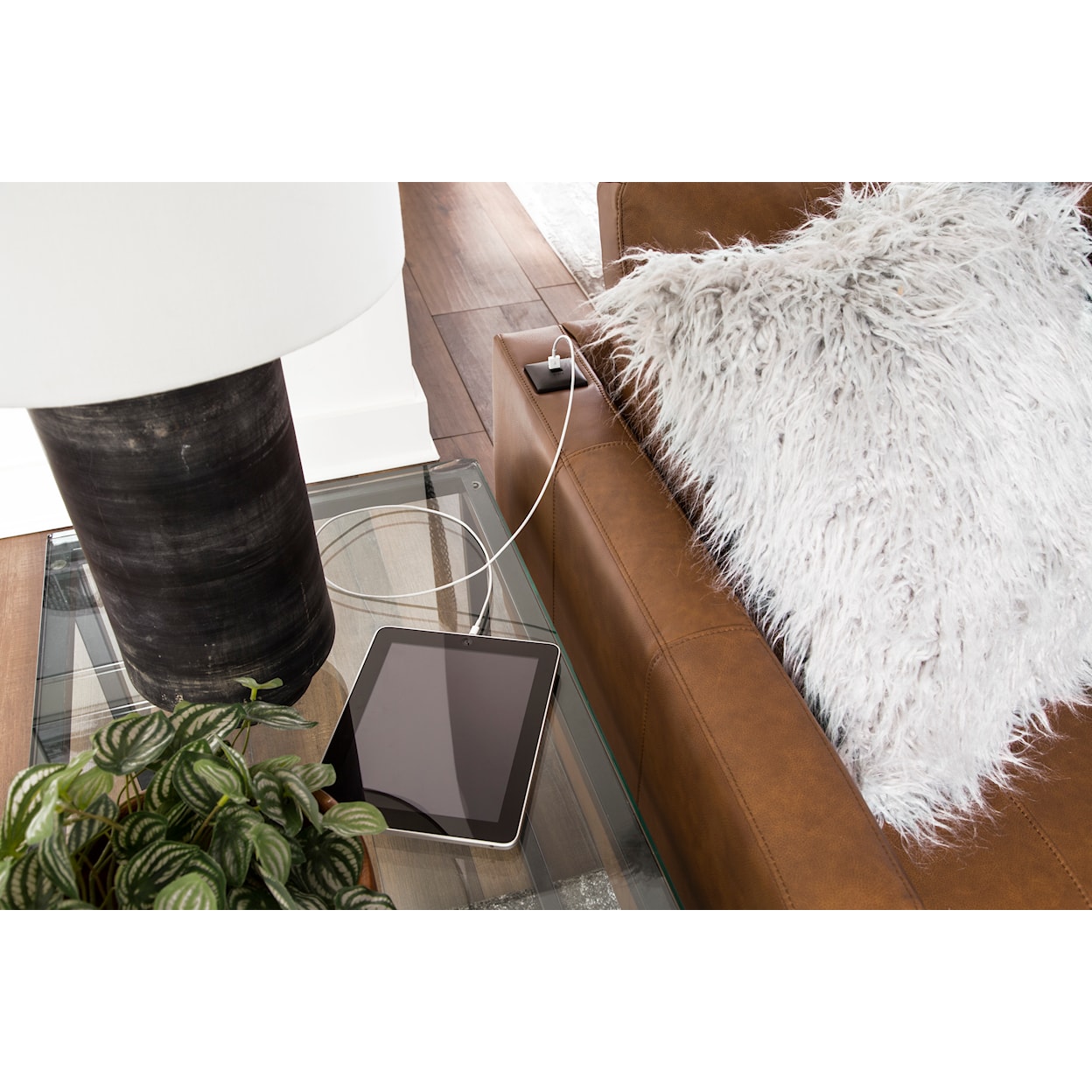 Best Home Furnishings Trafton Leather Chaise Sofa w/ USB Port & Metal Feet
