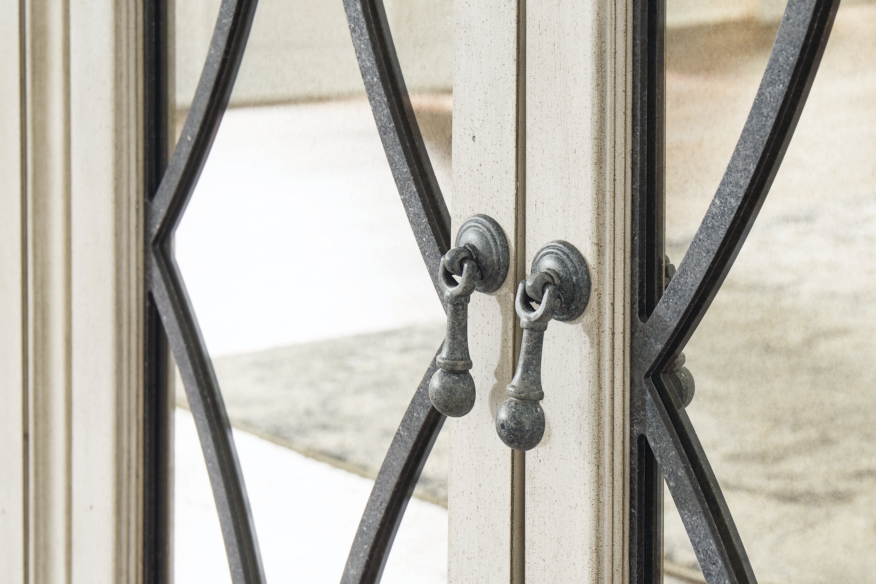 Signature Design by Ashley Arlendyne Server