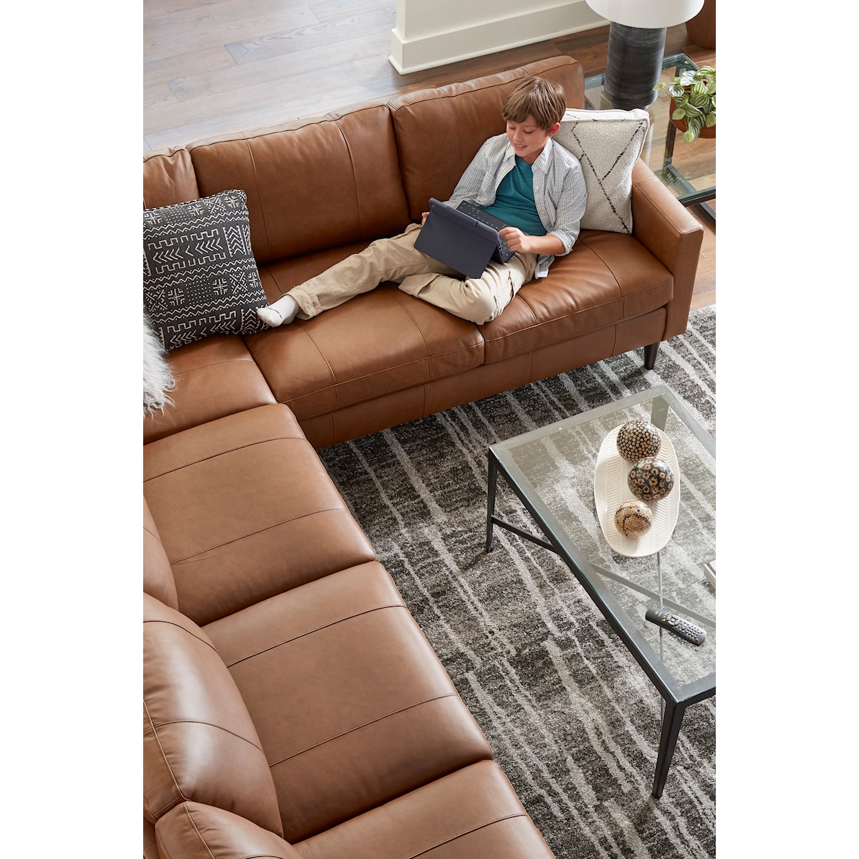 Best Home Furnishings Trafton Leather Sectional Sofa w/ Chaise & Wood Feet